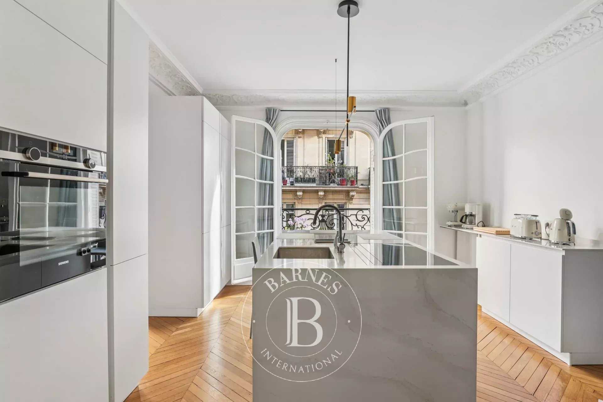 Paris  - Appartement 4 Pièces 2 Chambres