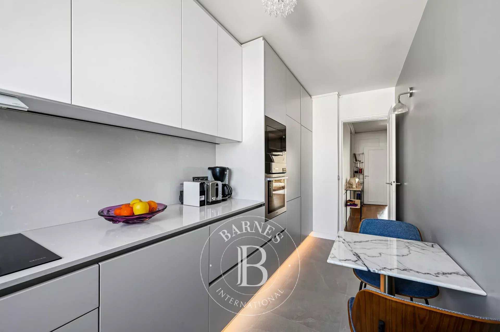 Paris  - Appartement 4 Pi&egrave;ces 2 Chambres