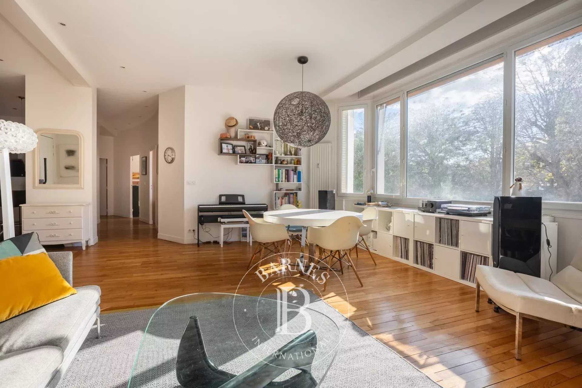 Paris  - Appartement 4 Pièces 2 Chambres