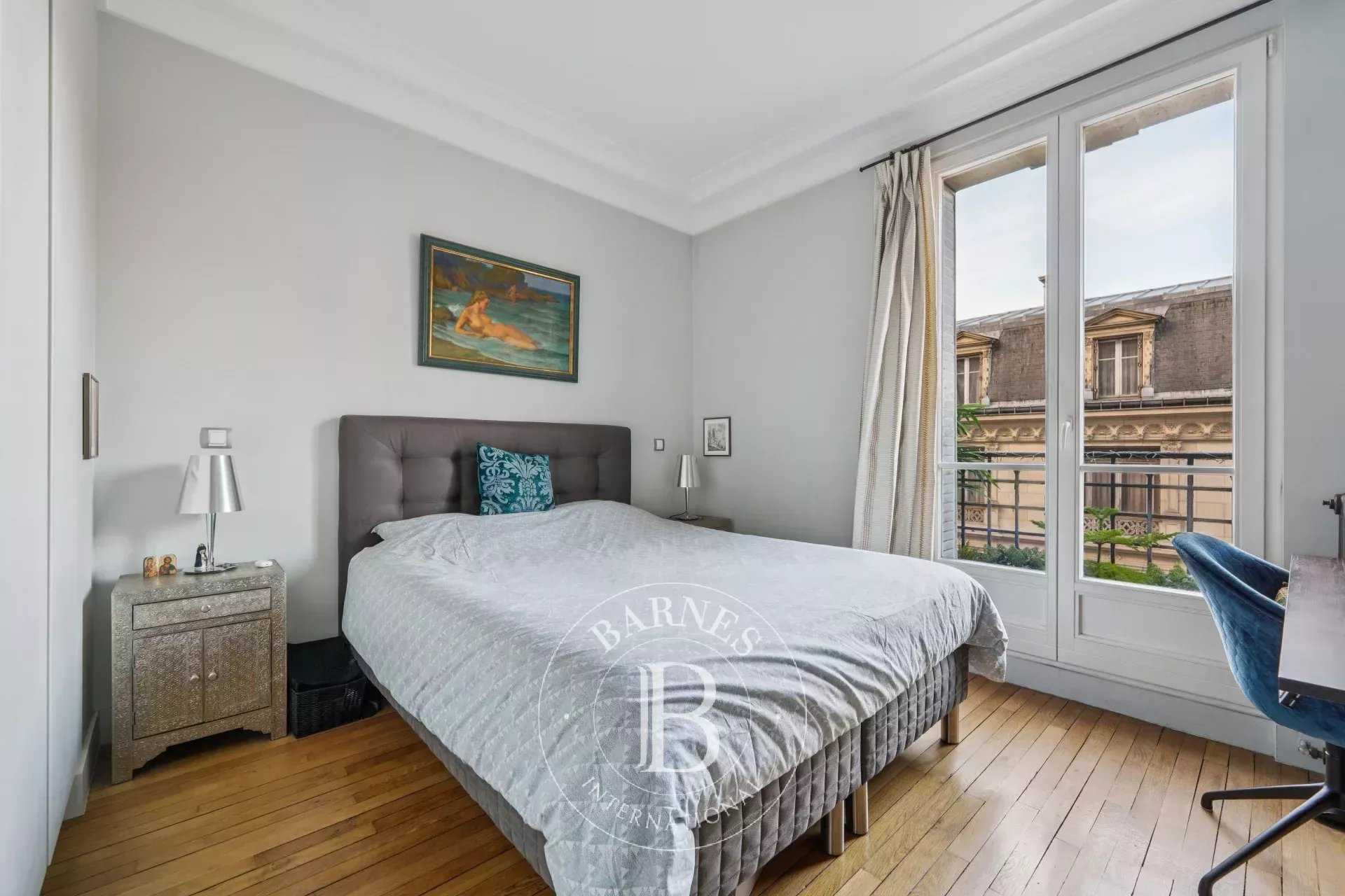 Paris  - Appartement 3 Pi&egrave;ces 2 Chambres