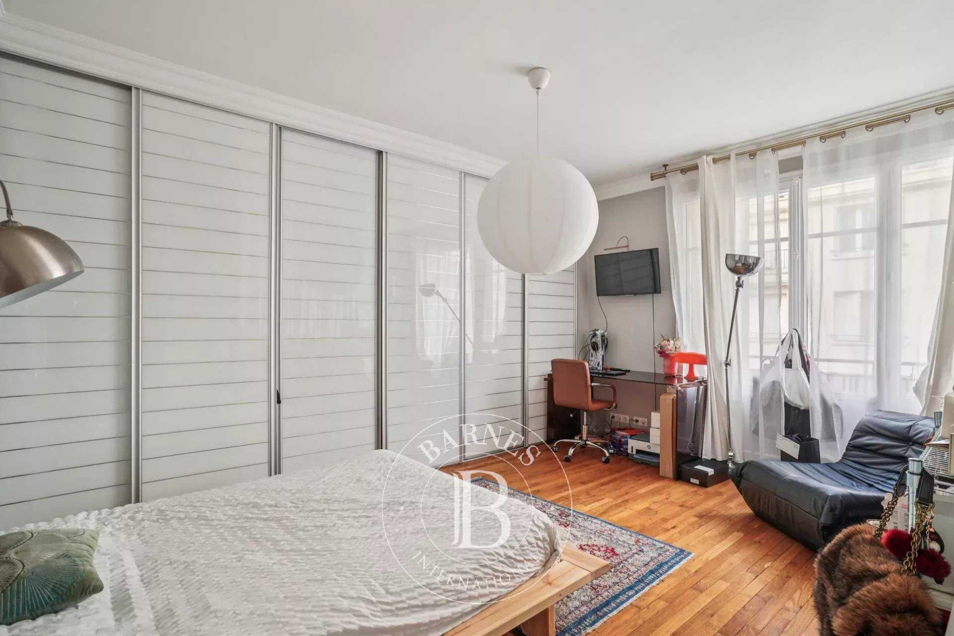 Paris  - Appartement 4 Pi&egrave;ces 2 Chambres