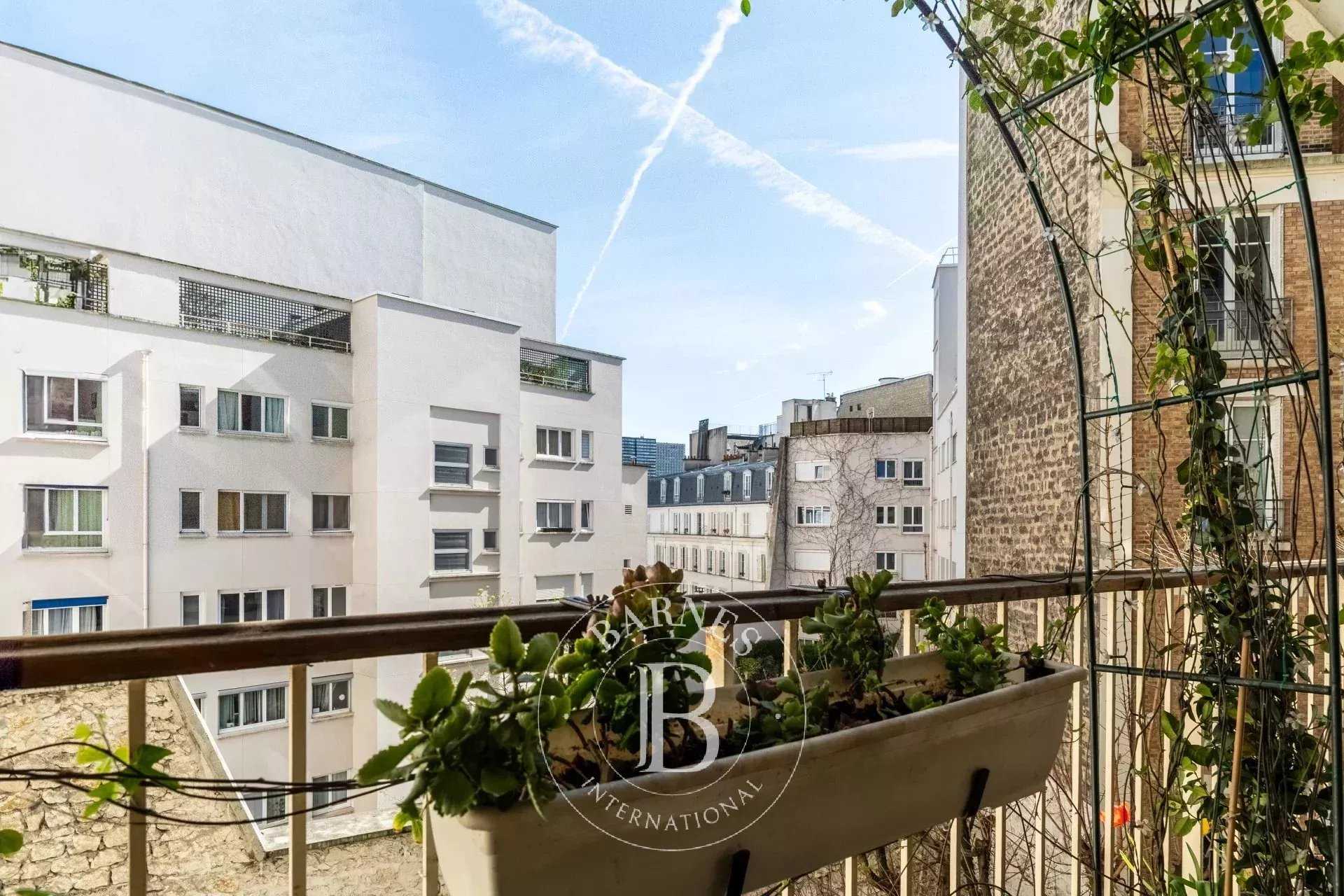 Paris  - Appartement 3 Pièces 2 Chambres