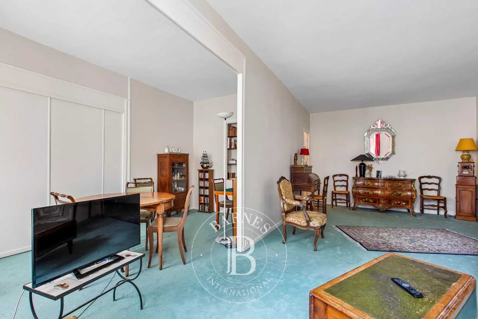 Paris  - Appartement 4 Pi&egrave;ces 2 Chambres