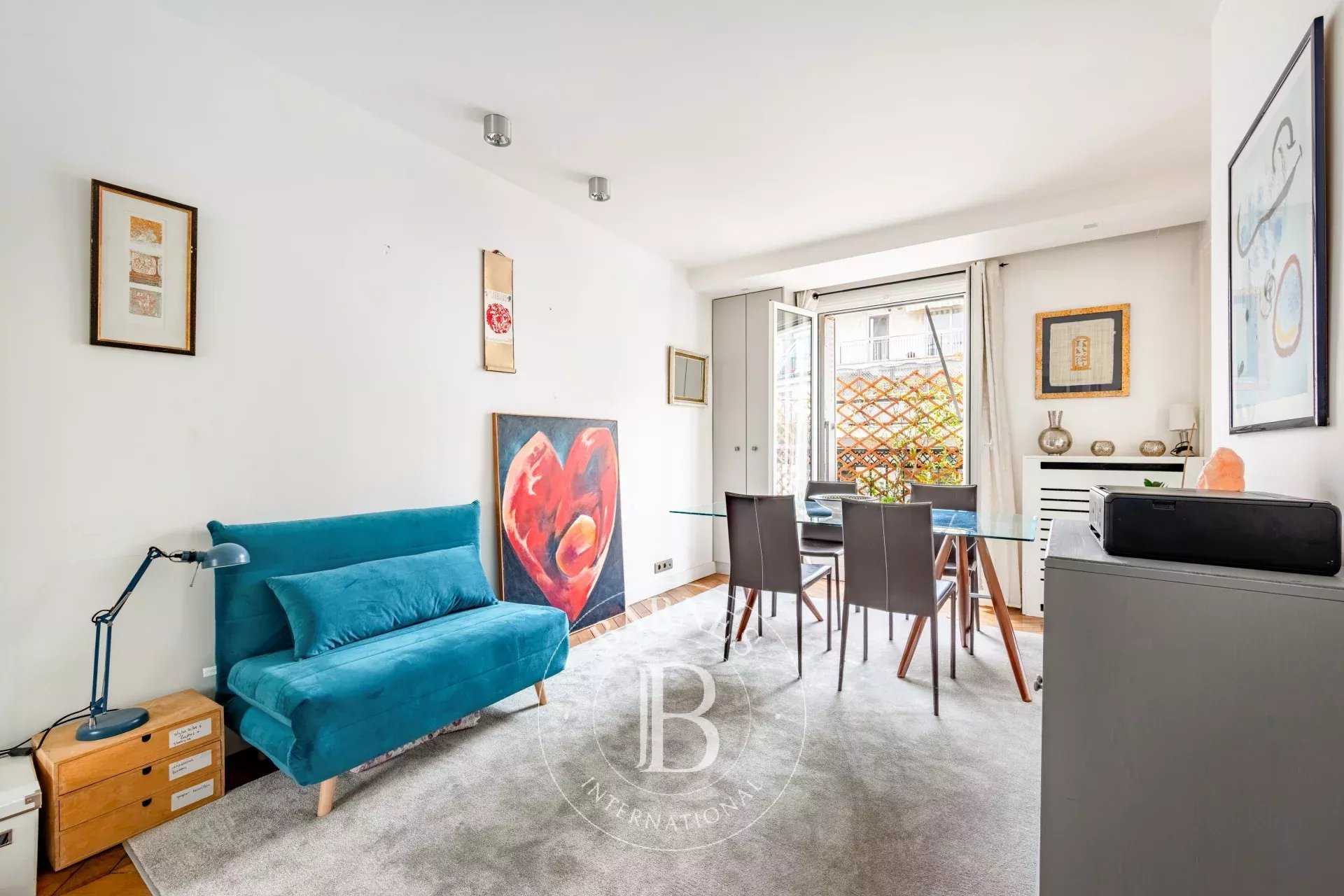 Paris  - Appartement 3 Pièces 2 Chambres