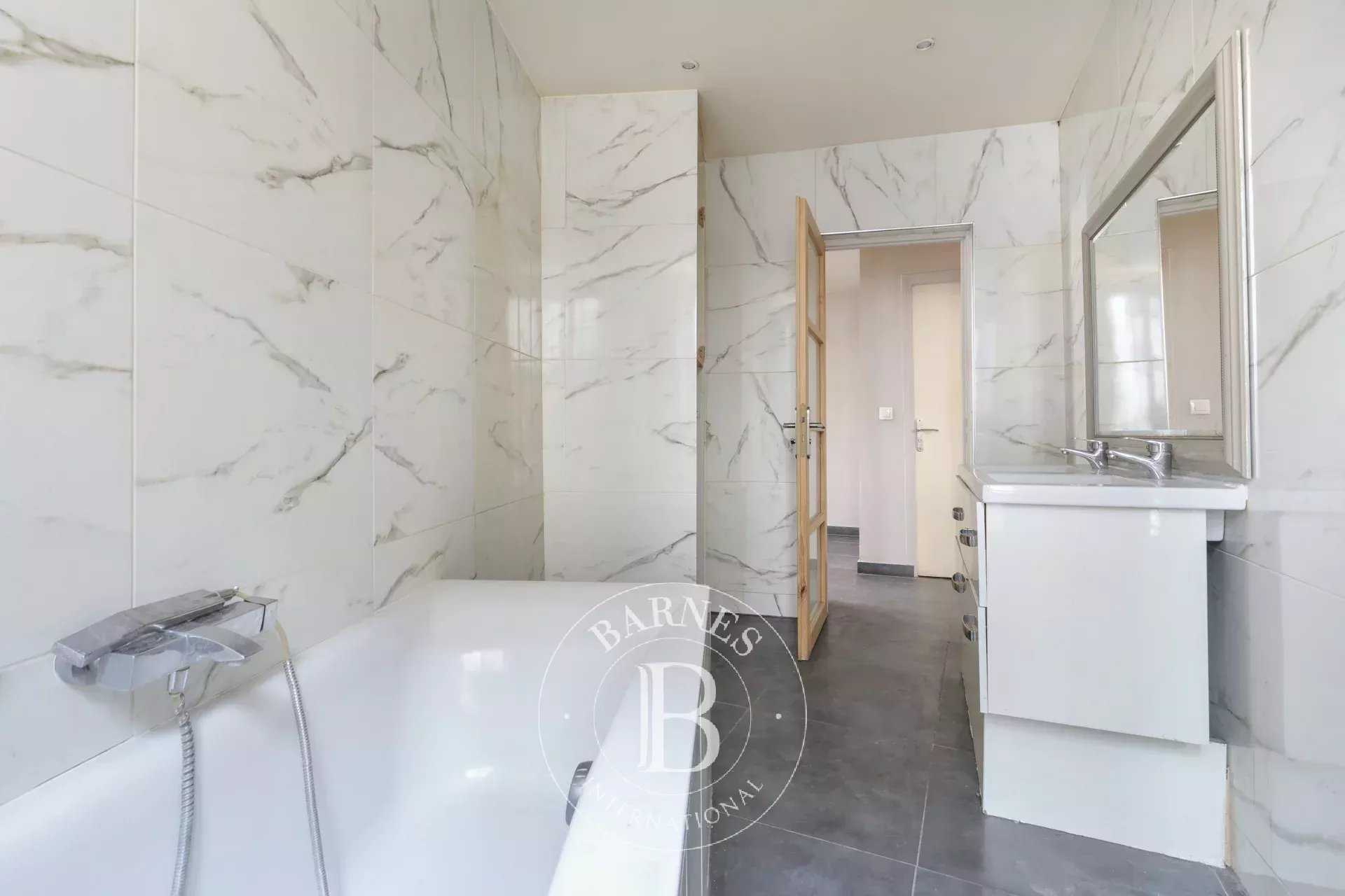 Paris  - Appartement 2 Pièces, 1 Chambre
