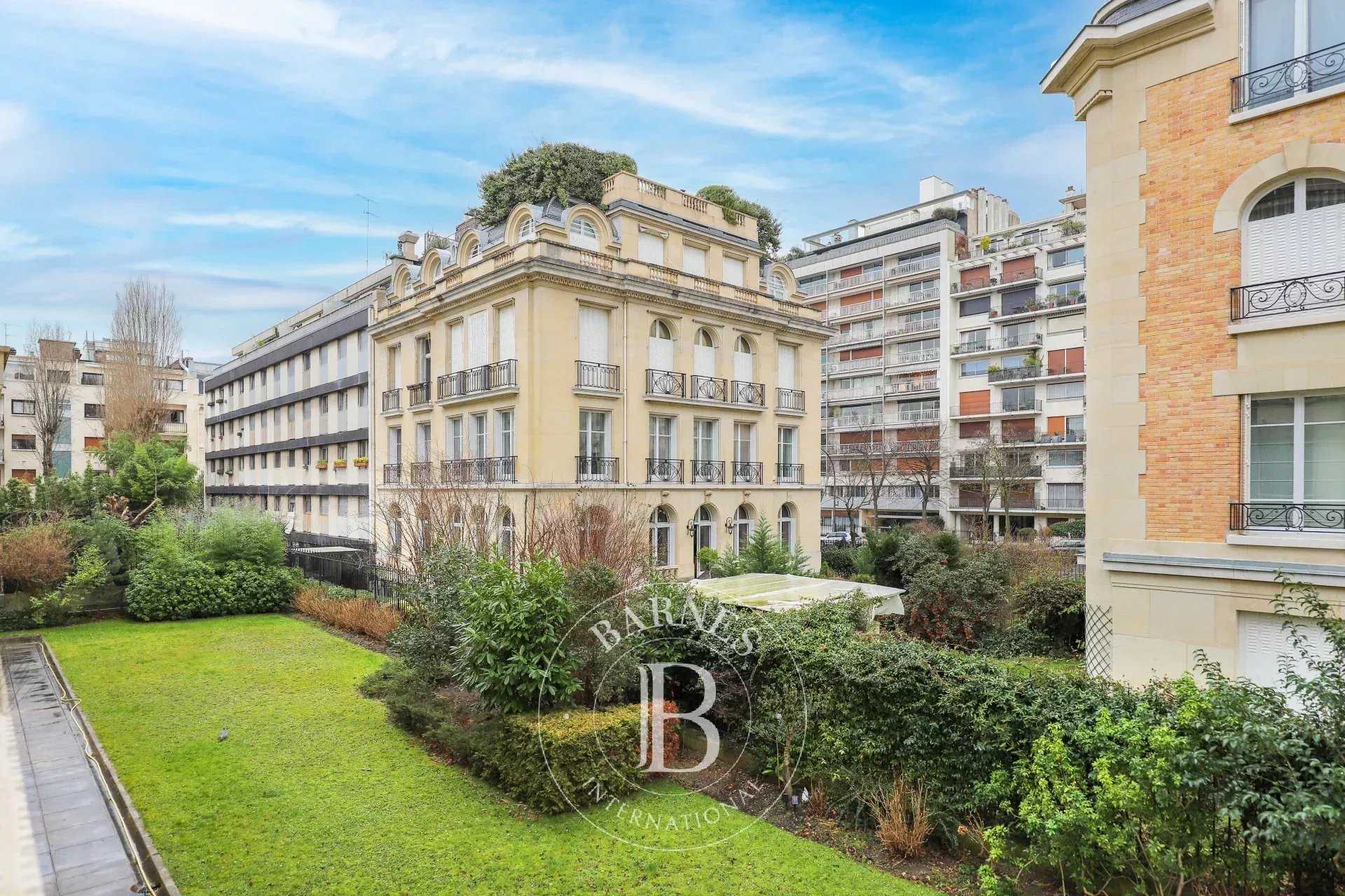 Appartement Paris 75016  -  ref 85662844 (picture 1)