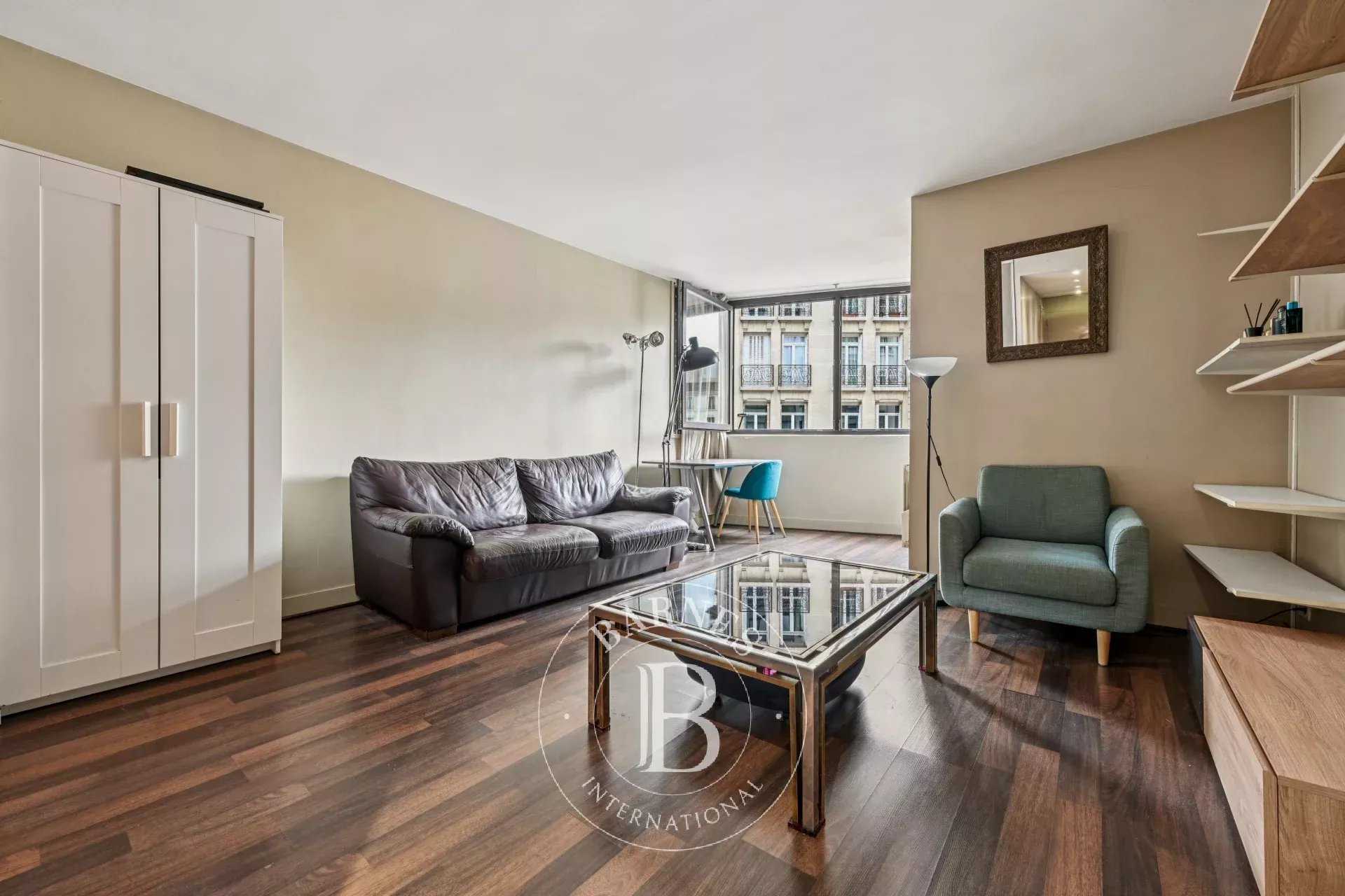 Paris  - Appartement 2 Pièces, 1 Chambre