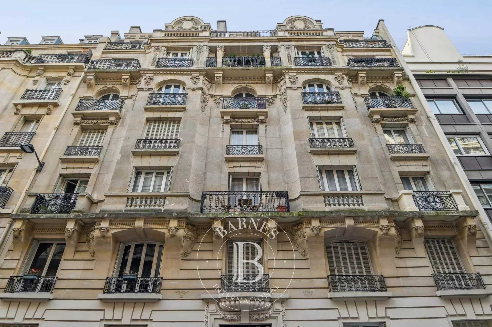Paris  - Appartement 3 Pi&egrave;ces 2 Chambres