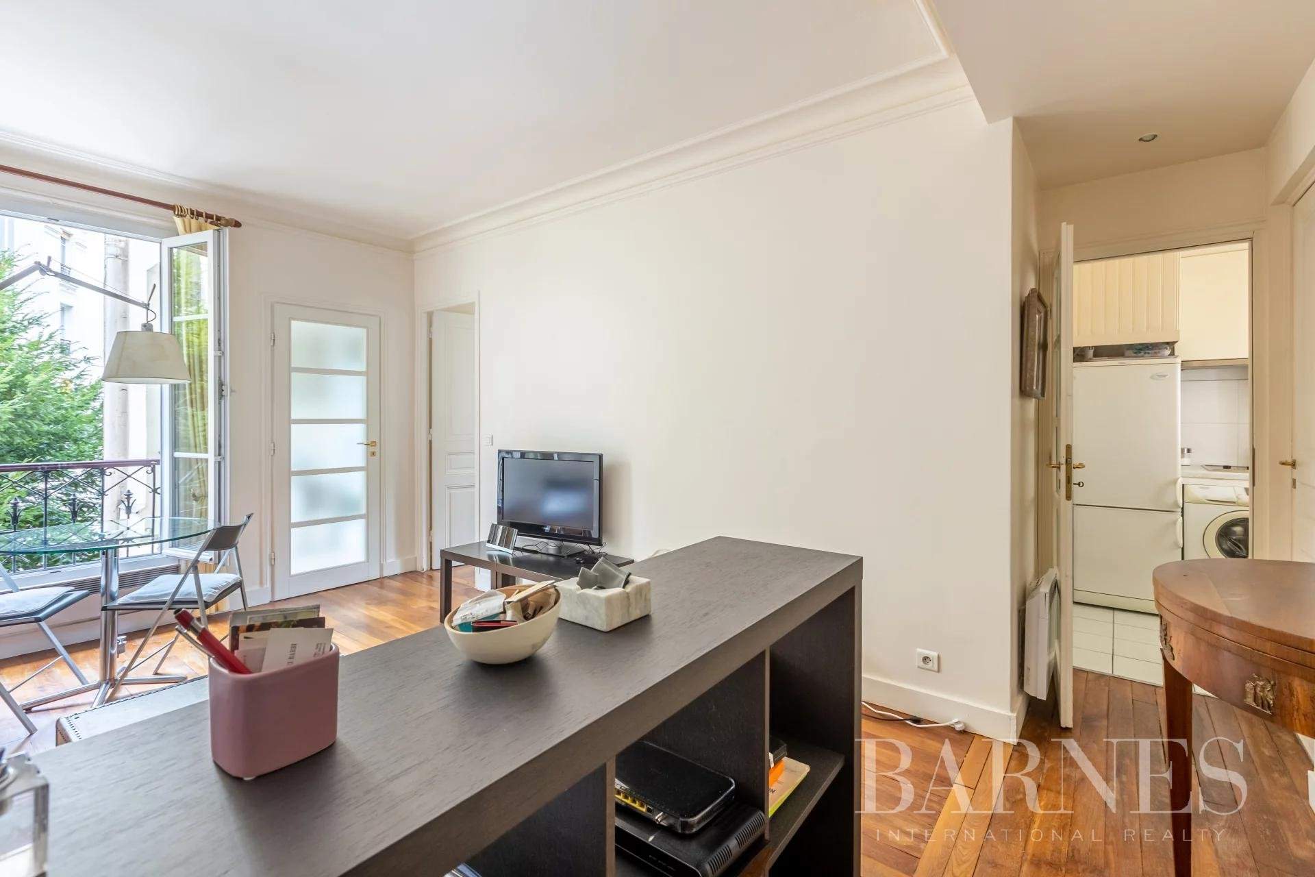 Apartment for sale 1 Bedroom 377 sq ft Paris 16 Muette € 490,000