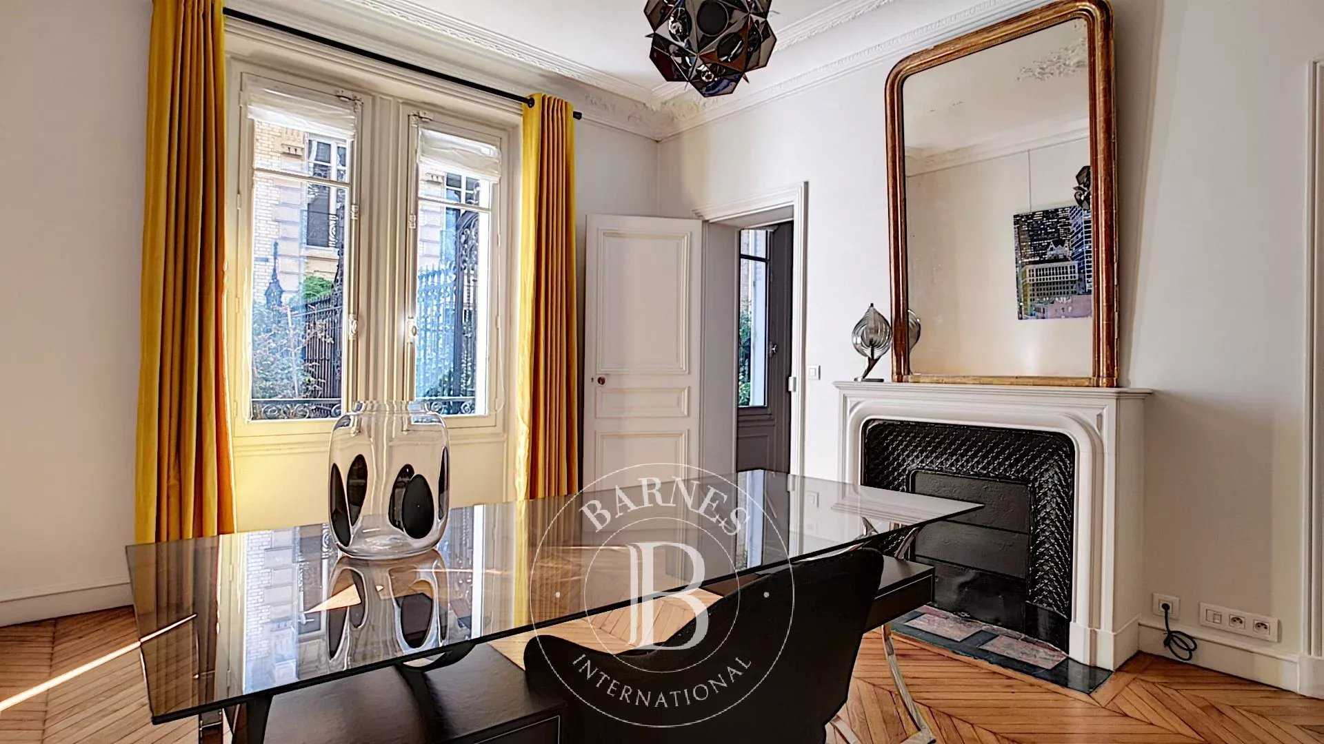 Paris  - Appartement 6 Pièces 4 Chambres
