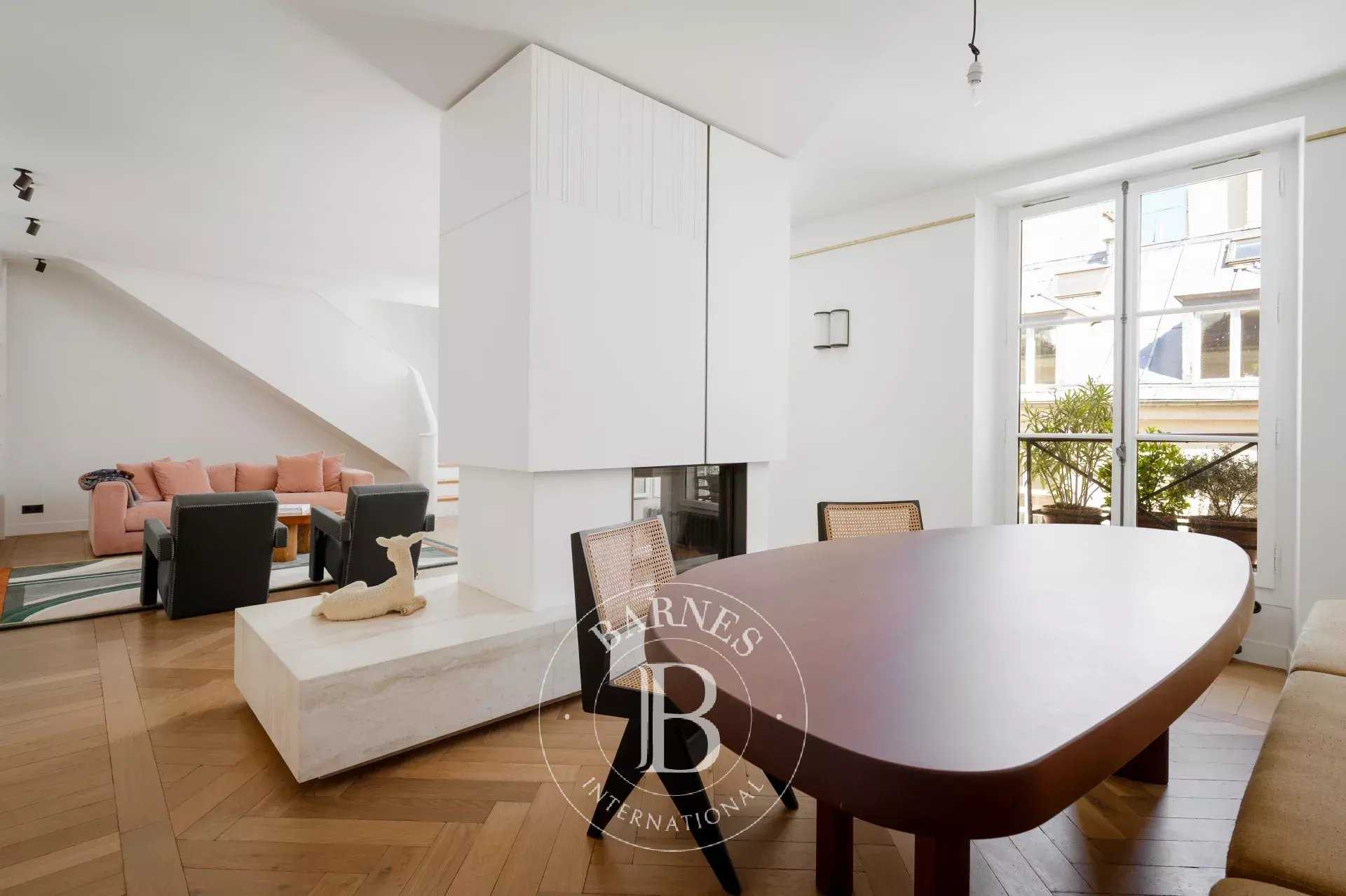 Paris  - Appartement 4 Pi&egrave;ces 2 Chambres