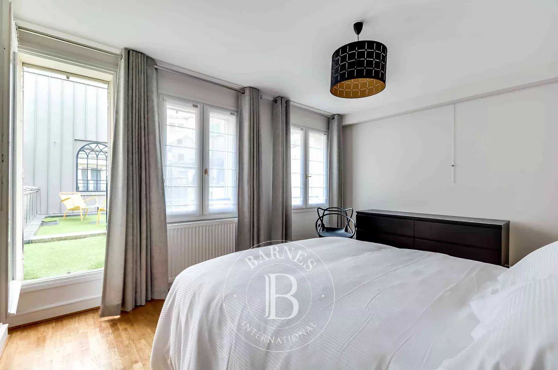 Paris  - Appartement 5 Pièces 3 Chambres