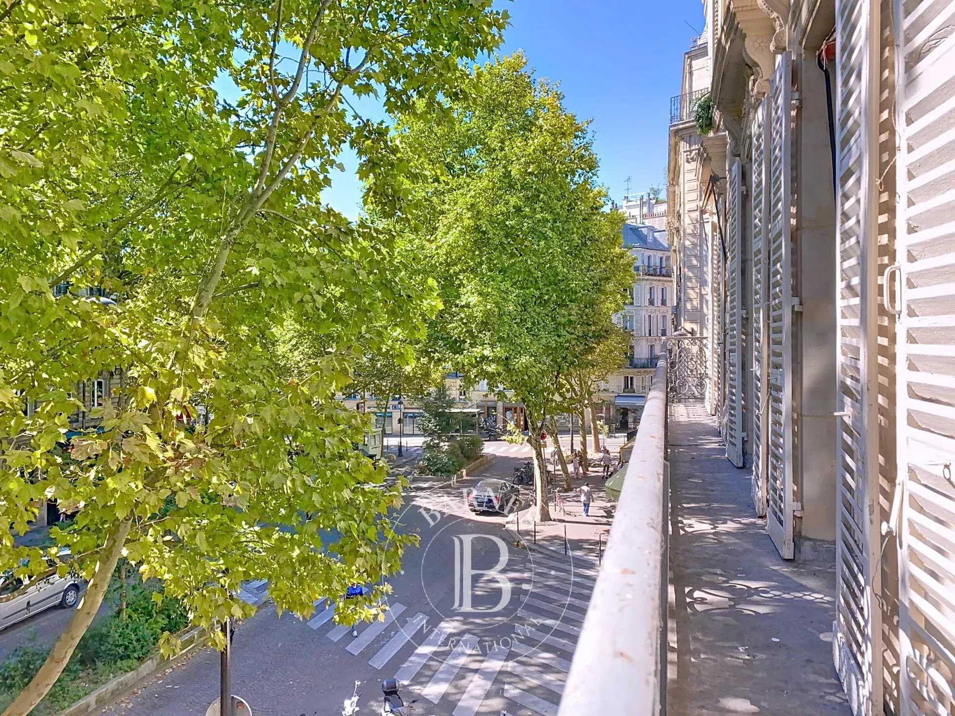 Paris  - Appartement 5 Pièces 3 Chambres