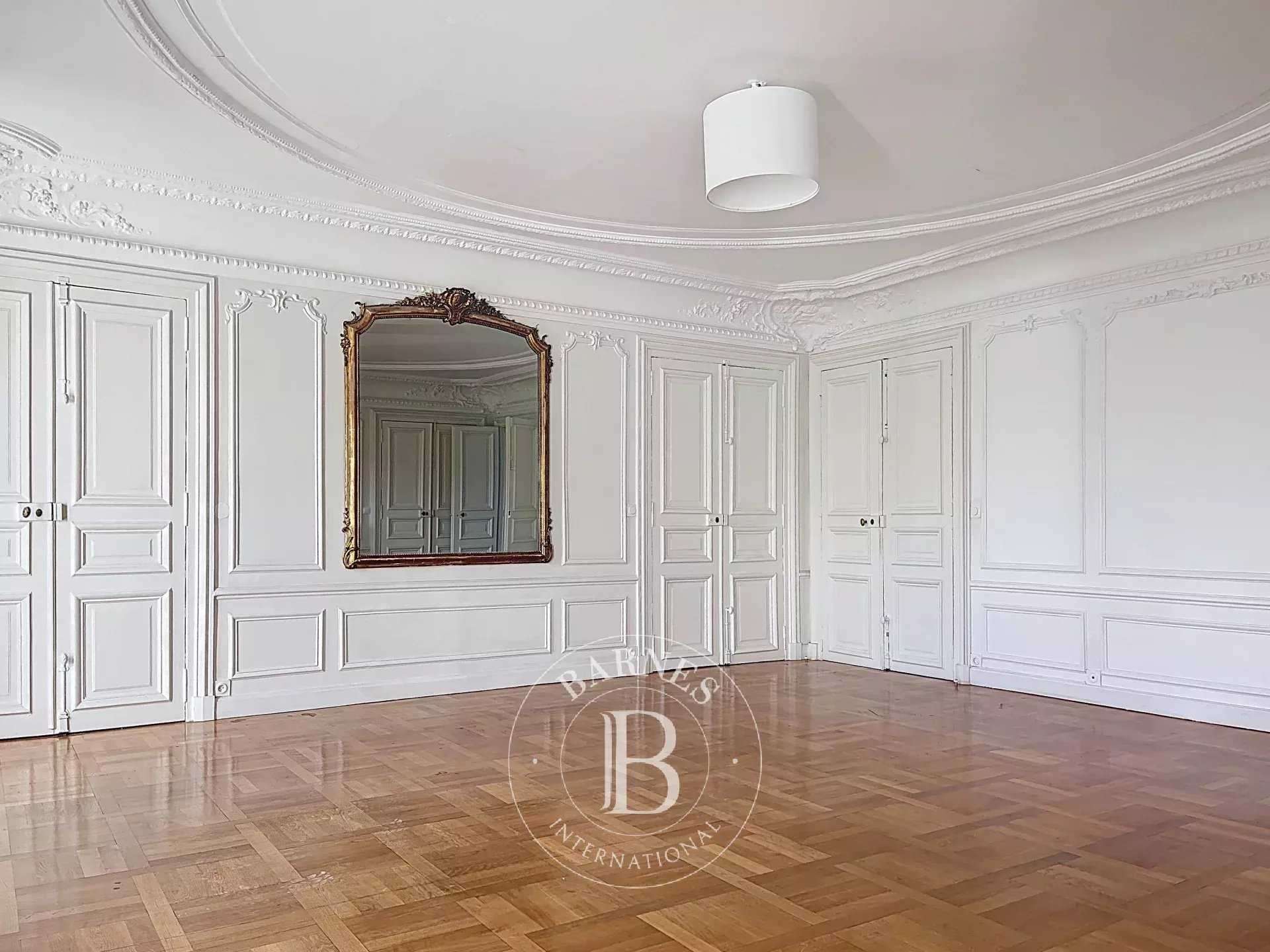 Paris  - Apartment 4 Bedrooms
