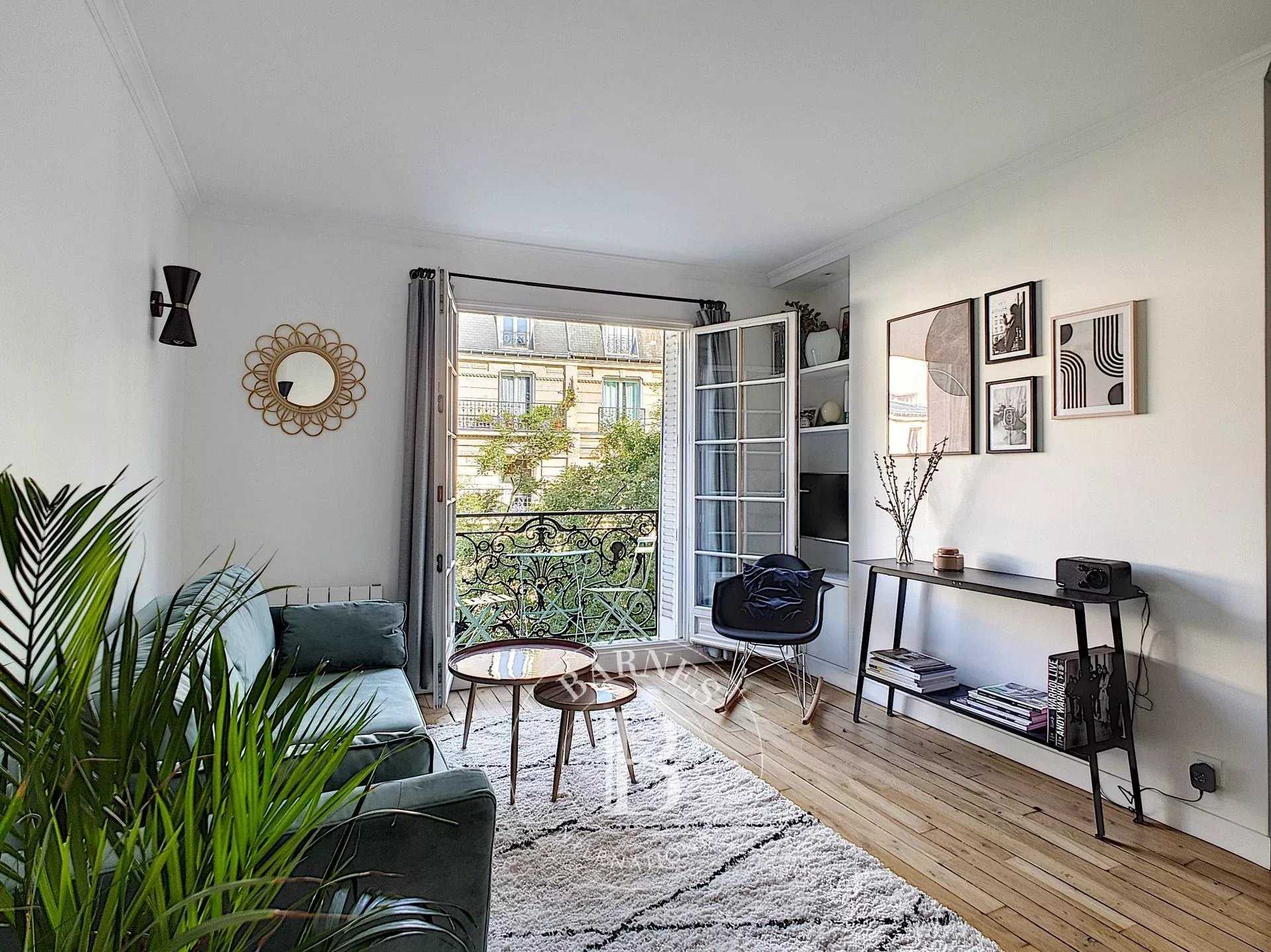 Paris  - Appartement 2 Pièces, 1 Chambre