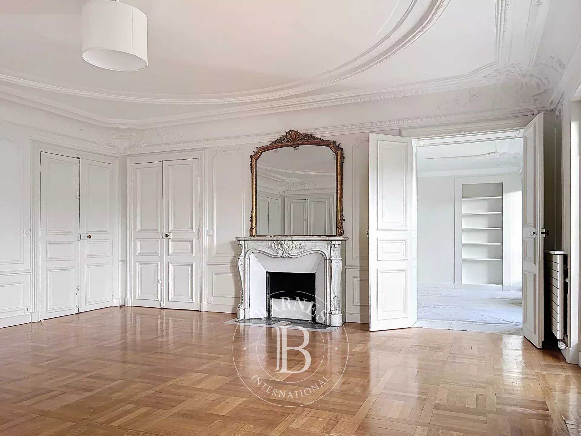 Paris  - Apartment 4 Bedrooms