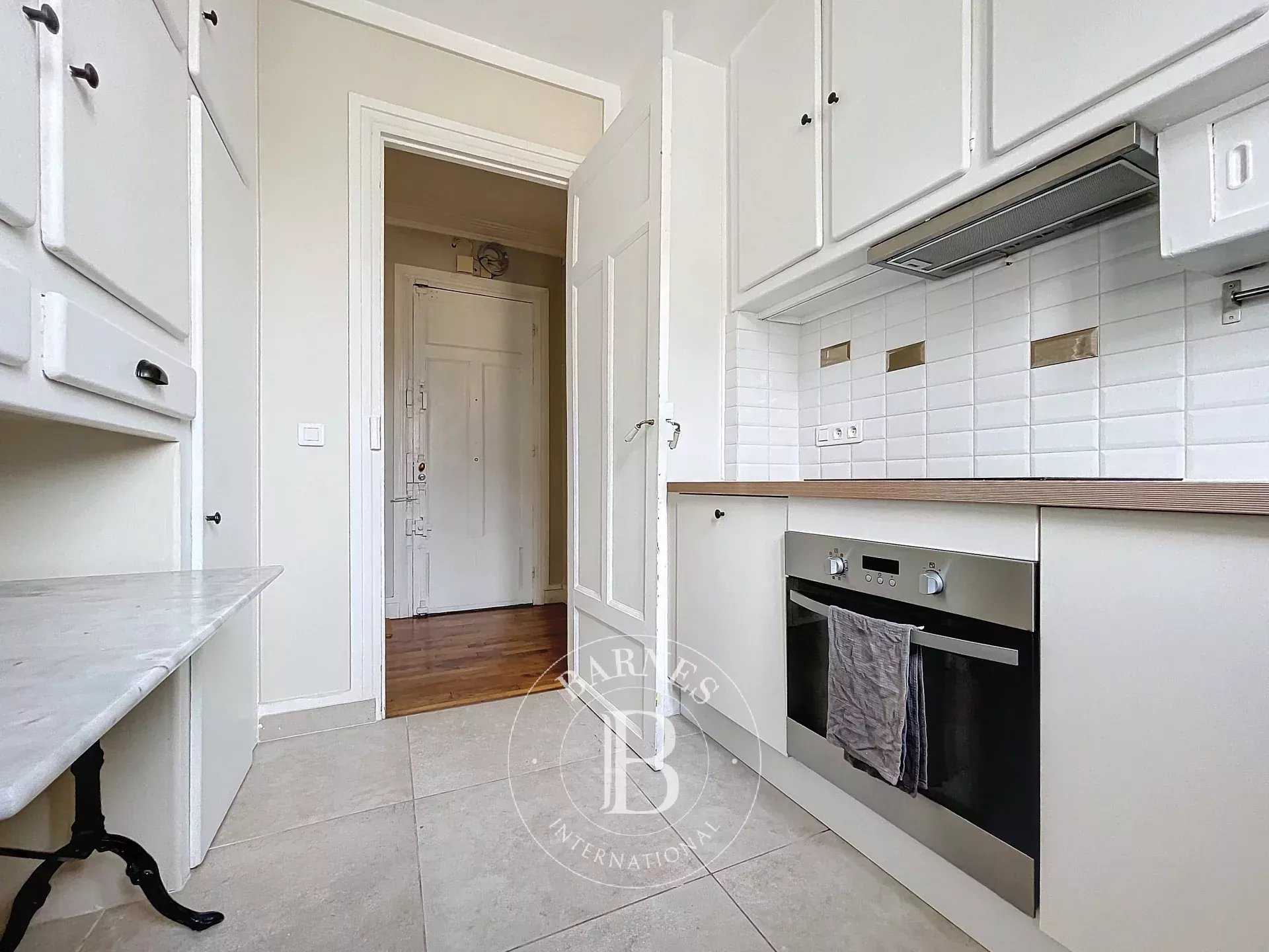 Paris  - Appartement 2 Pièces, 1 Chambre