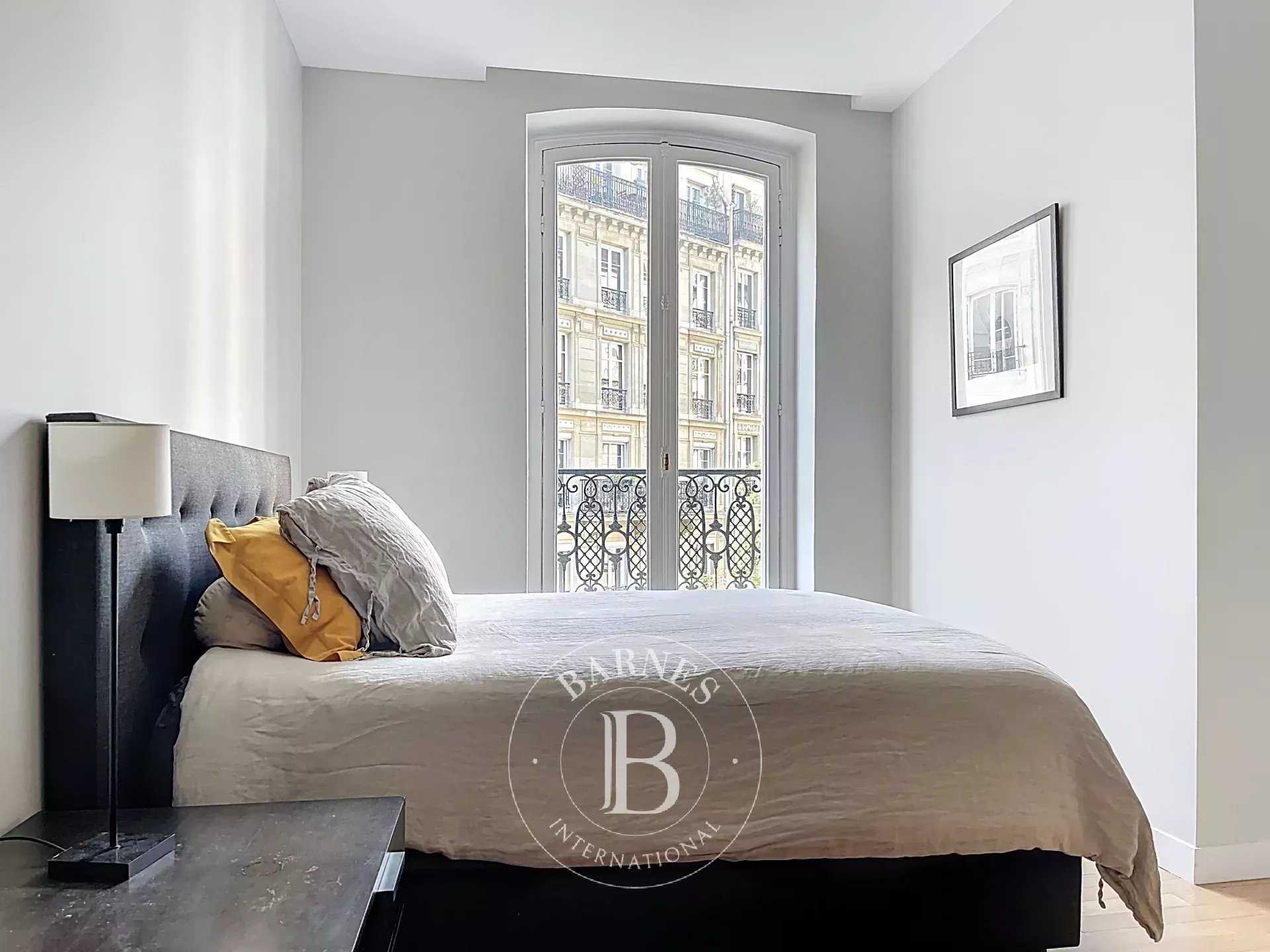 Paris  - Appartement 5 Pièces 3 Chambres
