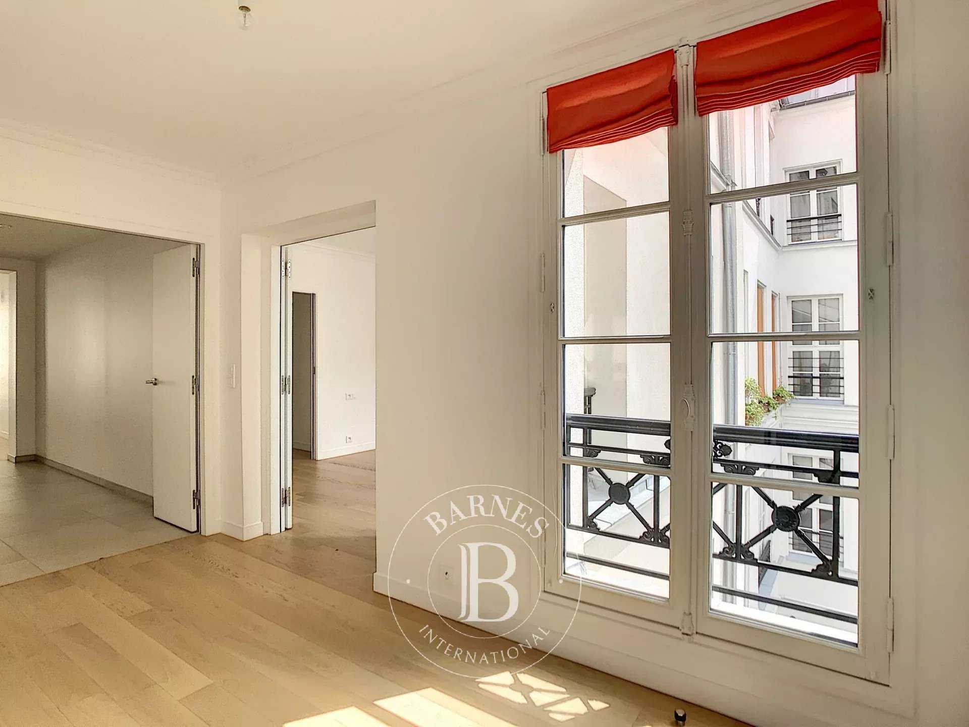 Paris  - Appartement 5 Pi&egrave;ces 3 Chambres