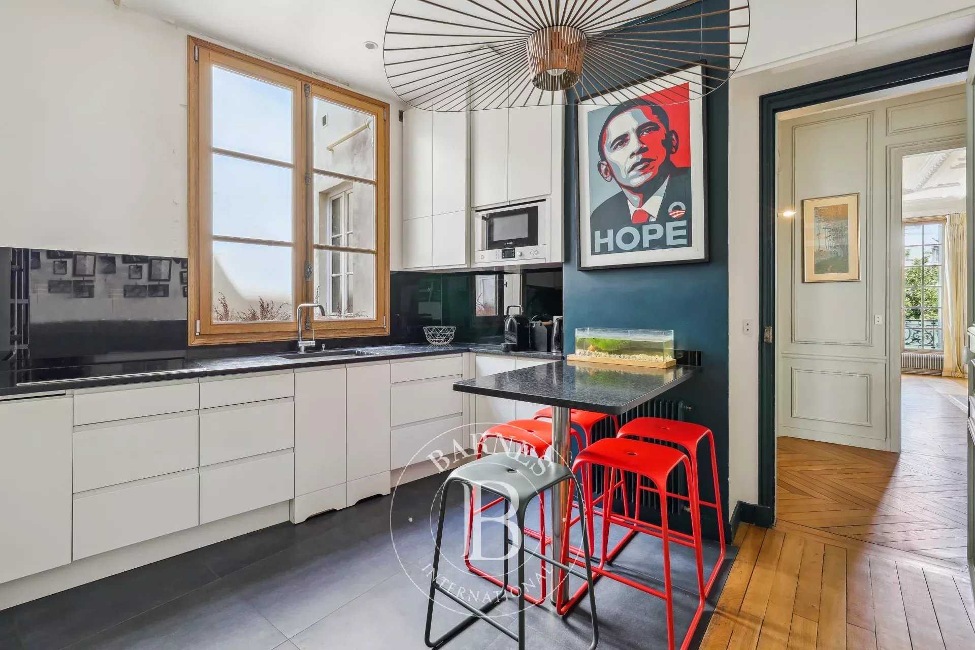 Paris  - Appartement 5 Pi&egrave;ces 3 Chambres
