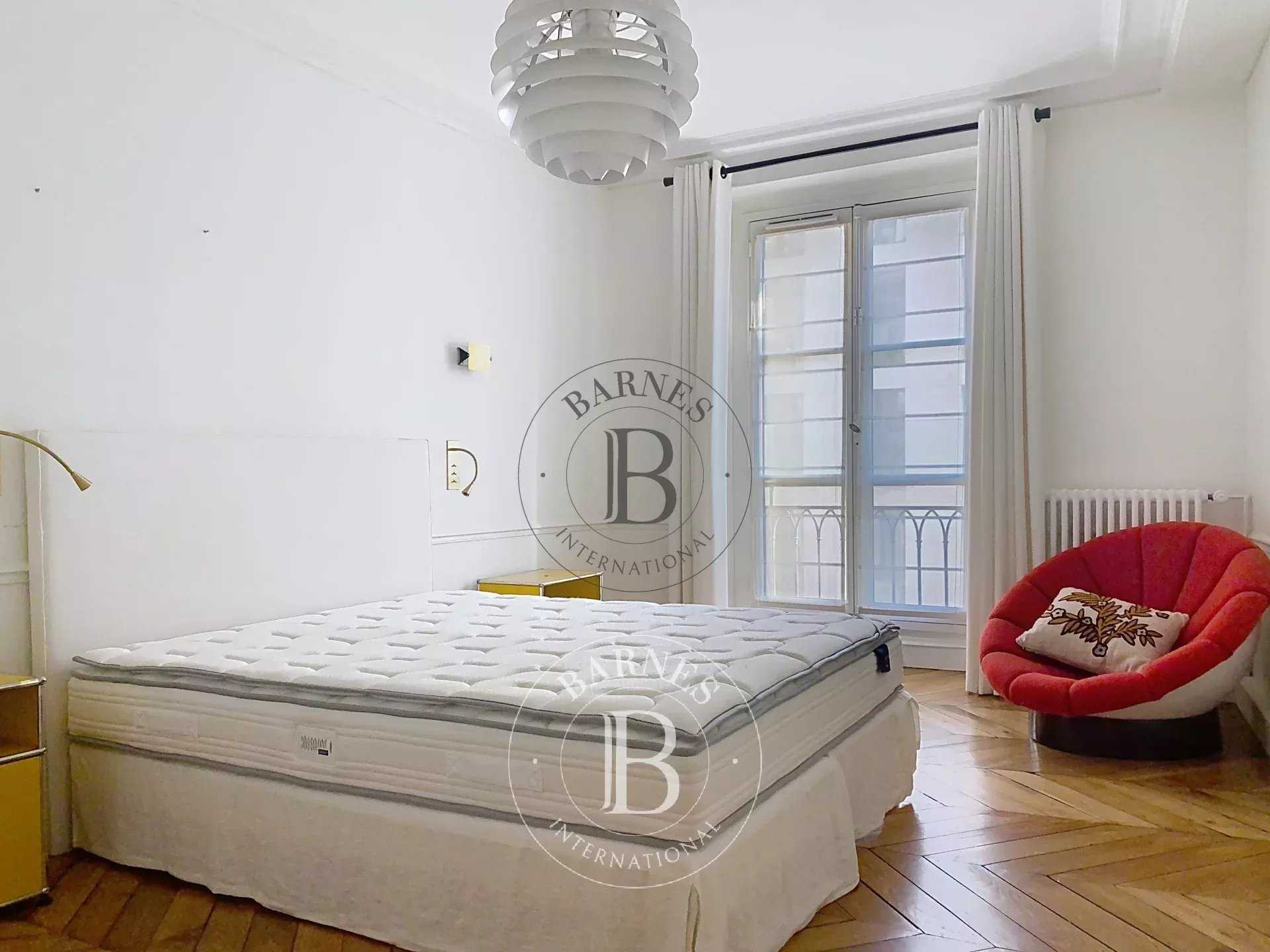Paris  - Appartement 3 Pièces 2 Chambres
