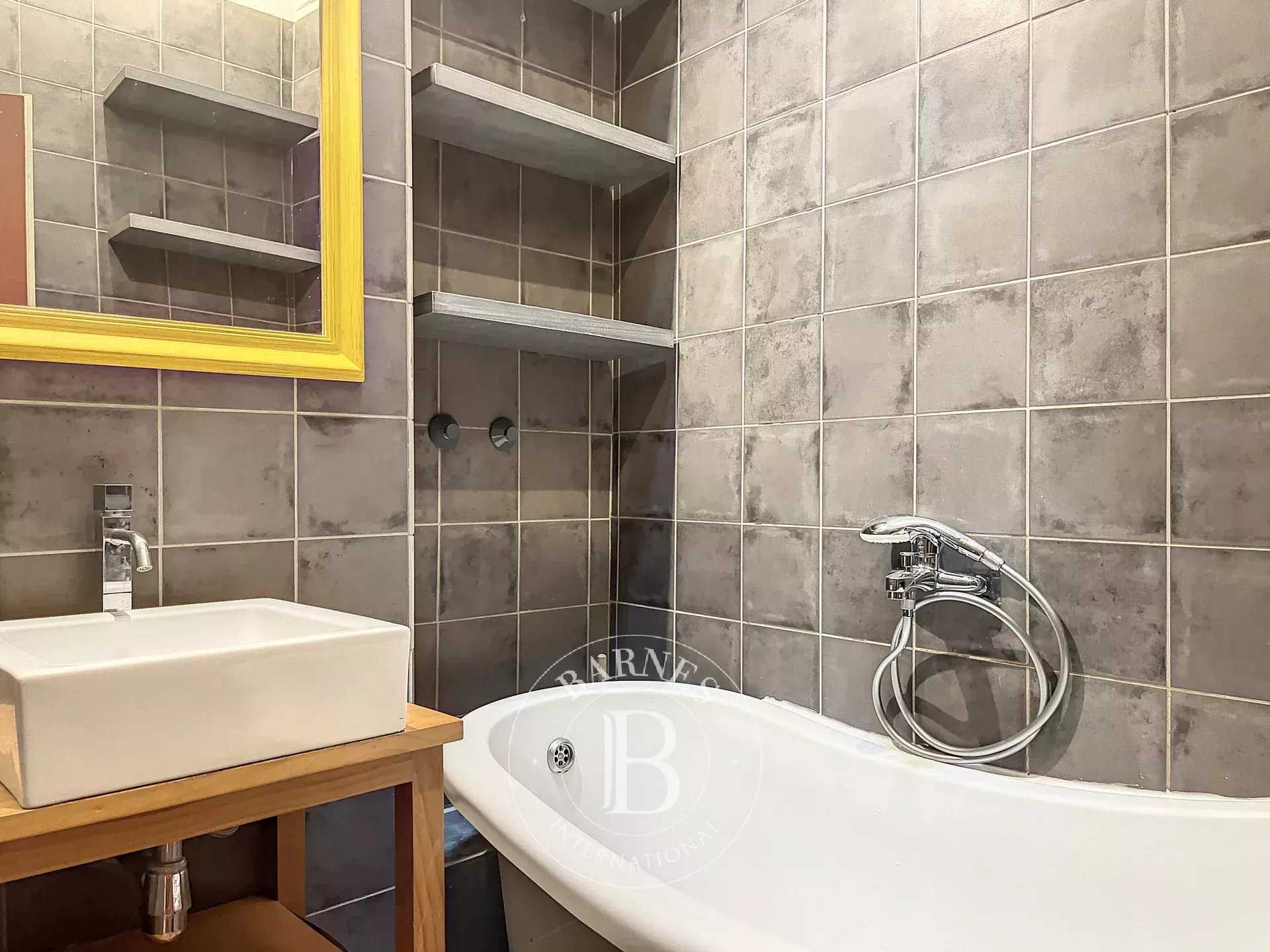 Paris  - Appartement 2 Pi&egrave;ces, 1 Chambre