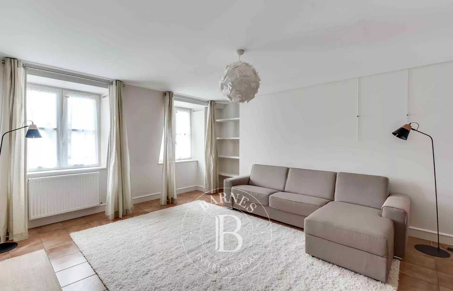 Paris  - Appartement 5 Pièces 3 Chambres
