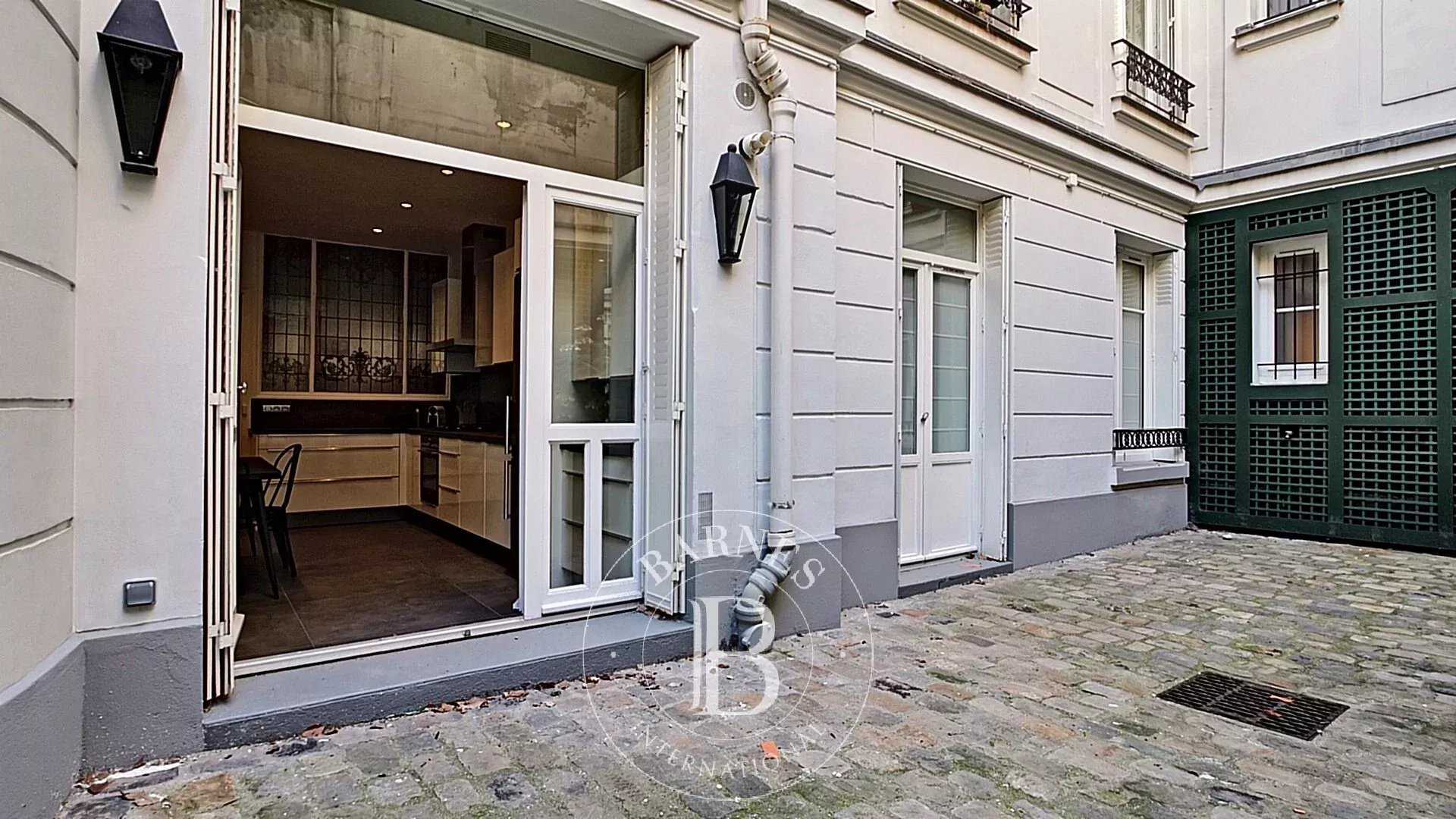 Paris  - Appartement 6 Pièces 4 Chambres