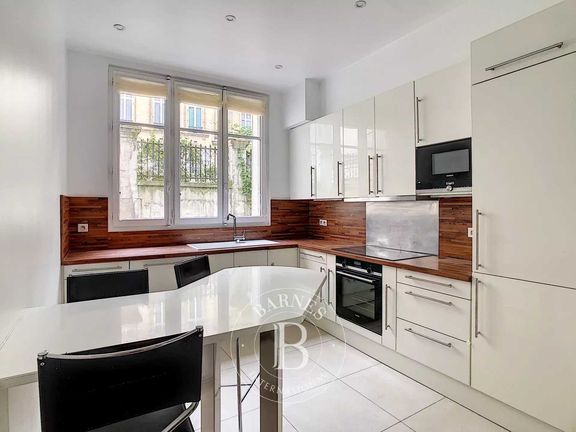 Paris  - Appartement 5 Pi&egrave;ces 4 Chambres