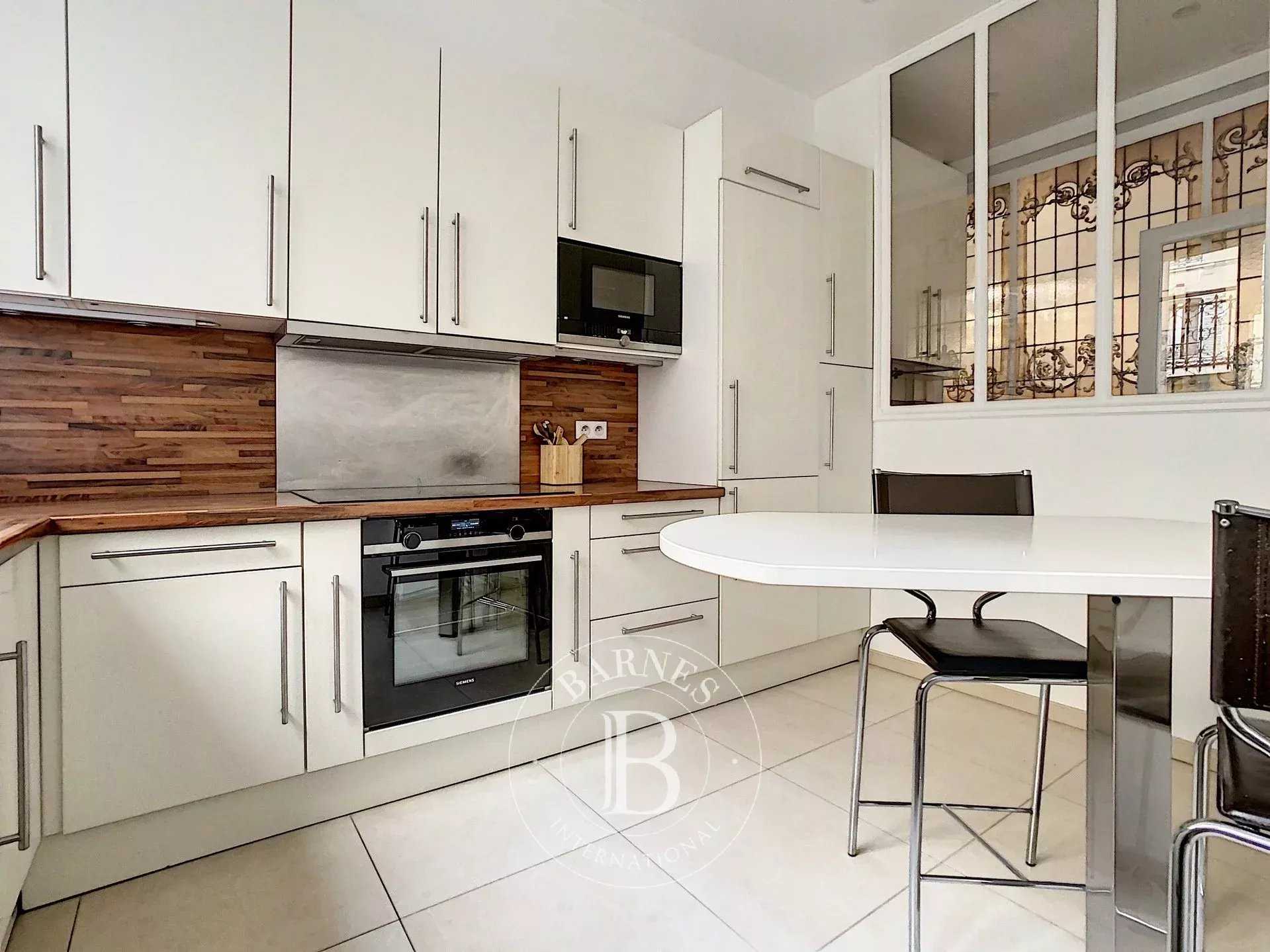 Paris  - Appartement 5 Pi&egrave;ces 4 Chambres