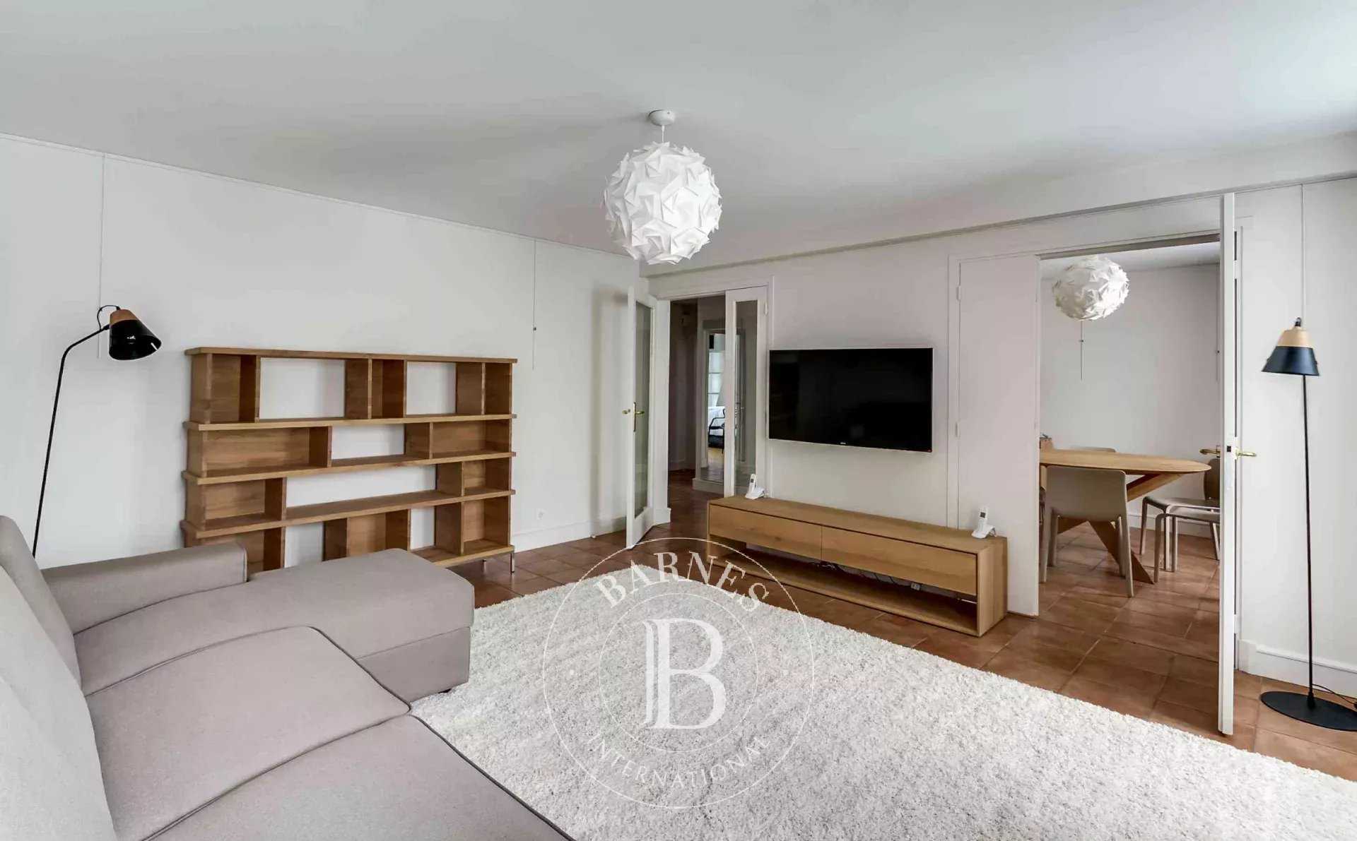 Paris  - Appartement 5 Pièces 3 Chambres
