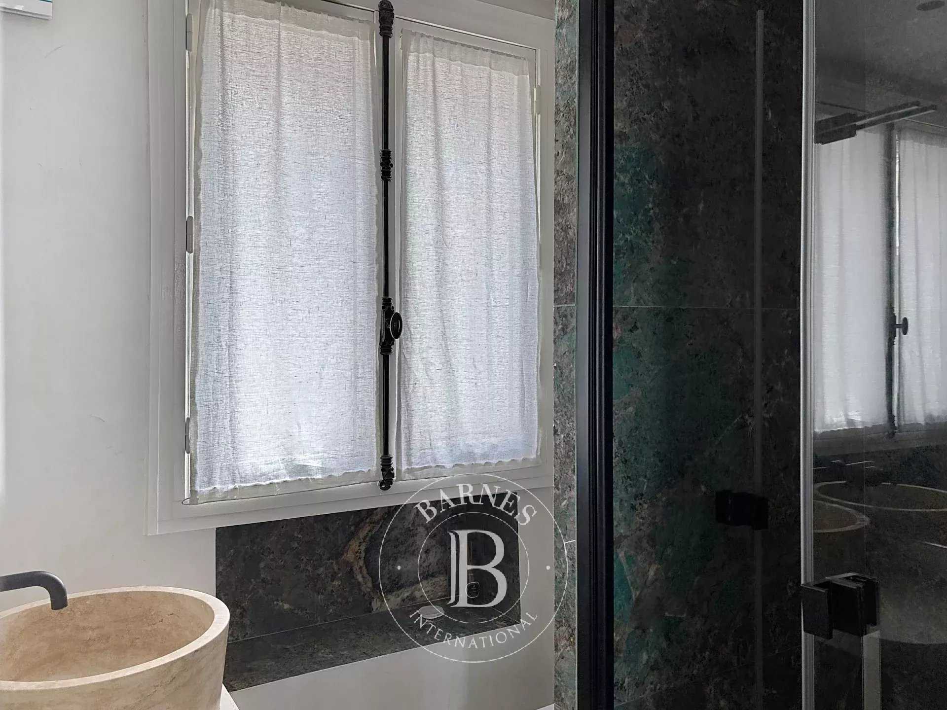 Paris  - Appartement 2 Pièces, 1 Chambre