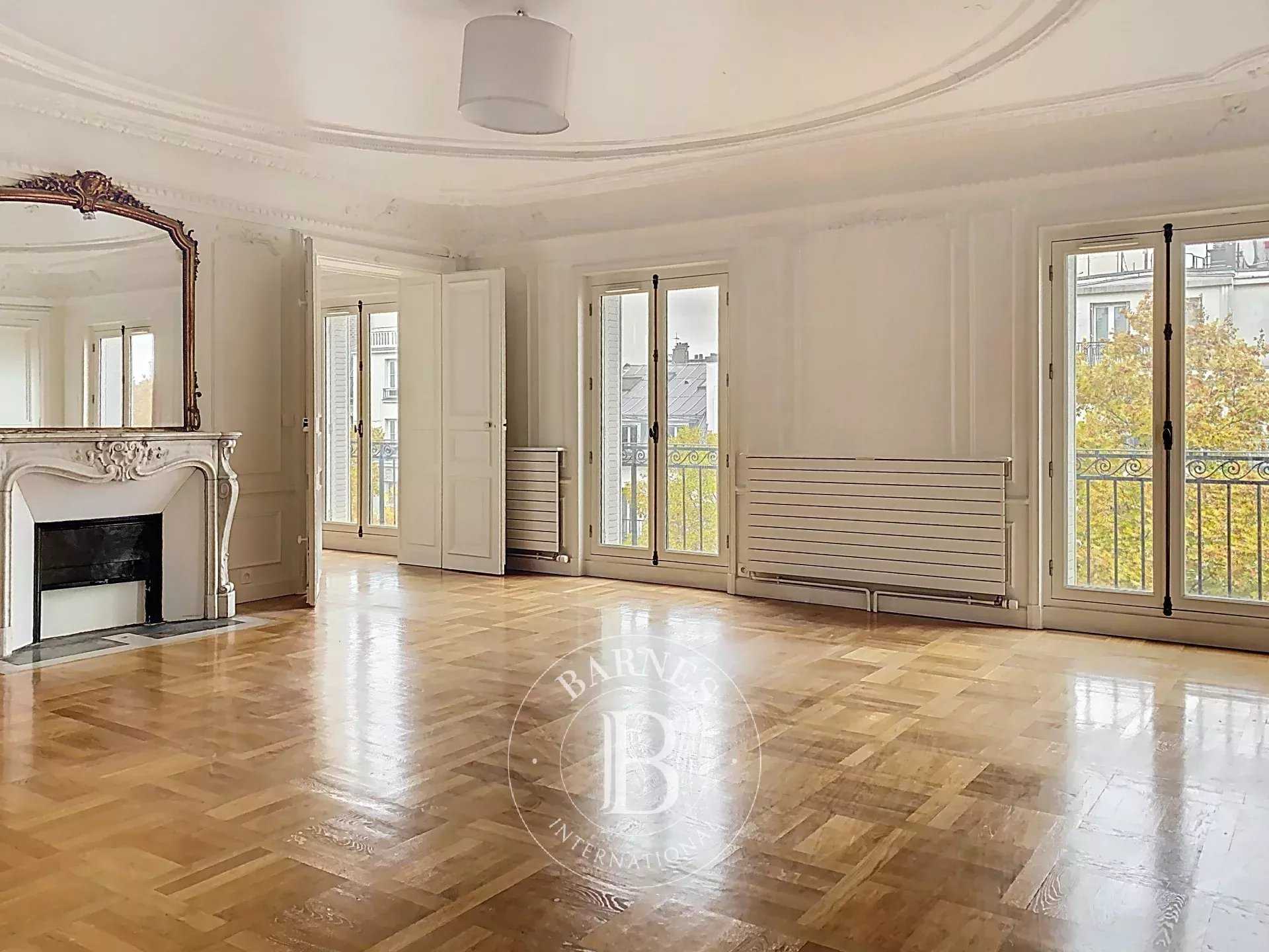 Apartment Paris 75010