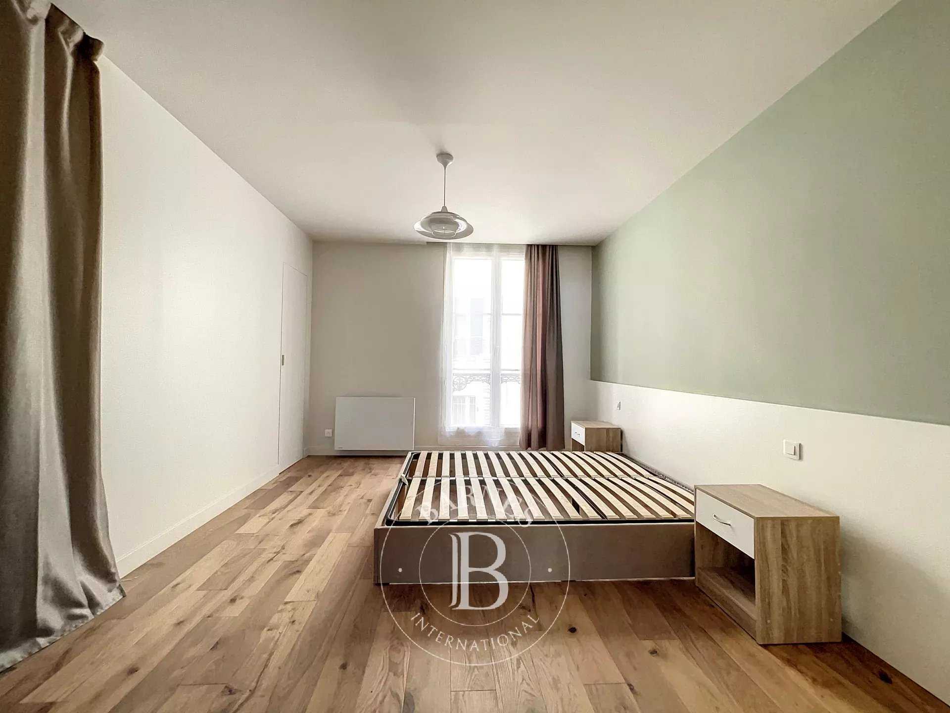 Paris  - Appartement 4 Pièces 2 Chambres