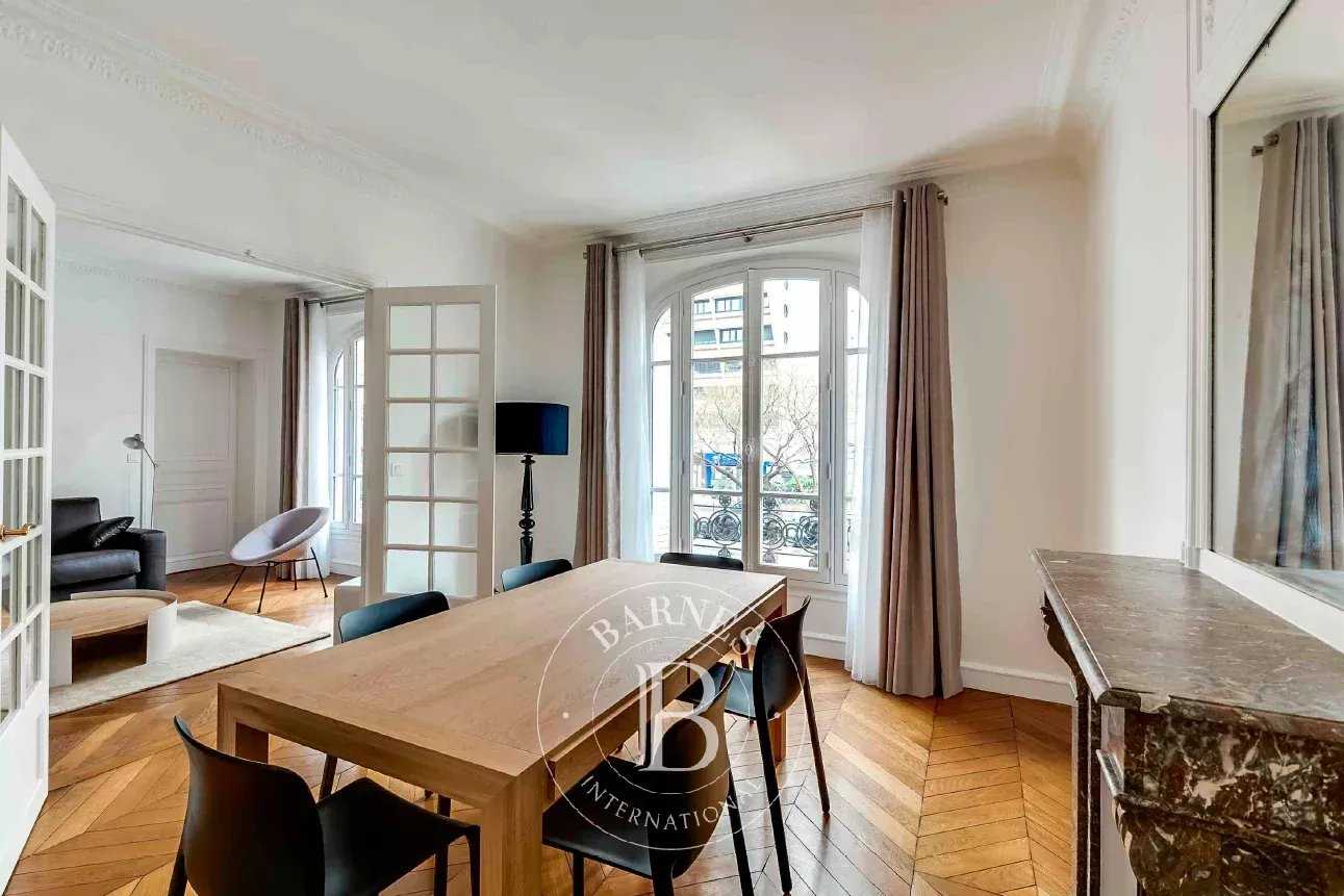 Paris  - Appartement 4 Pi&egrave;ces 2 Chambres