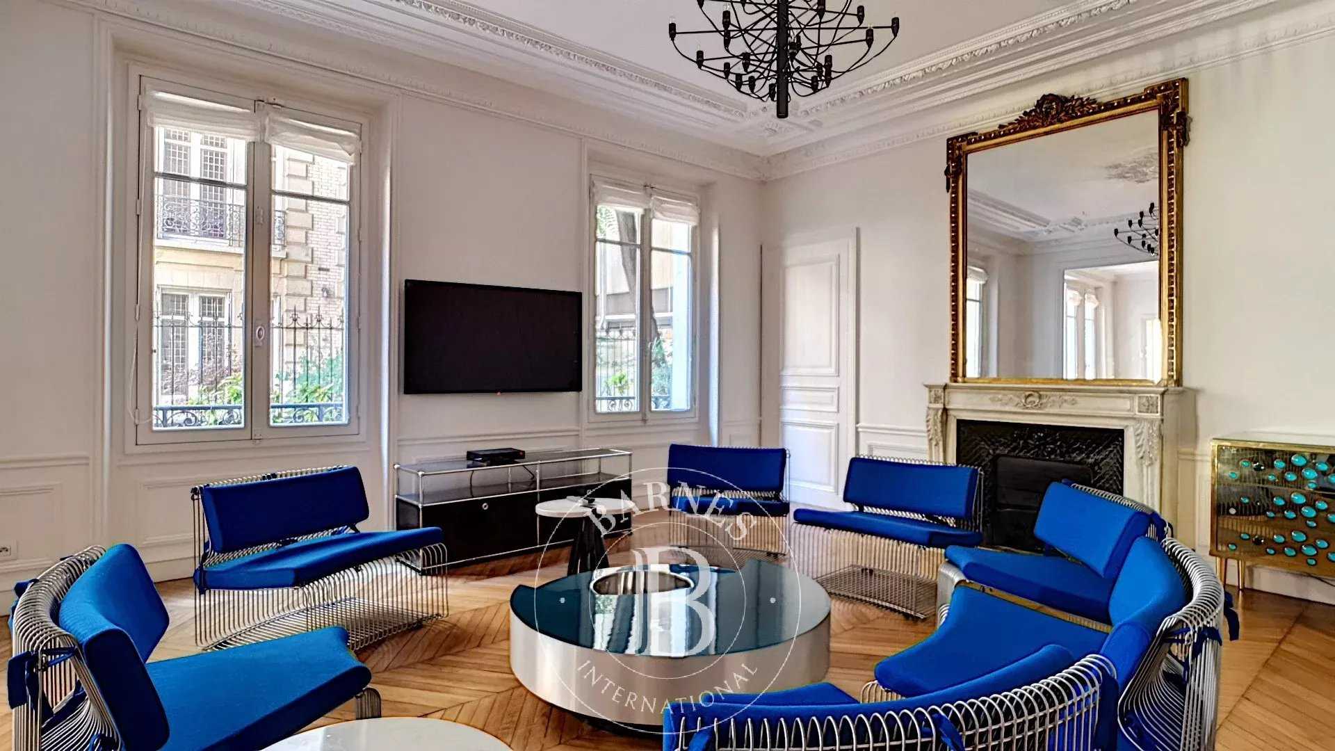 Paris  - Appartement 6 Pièces 4 Chambres