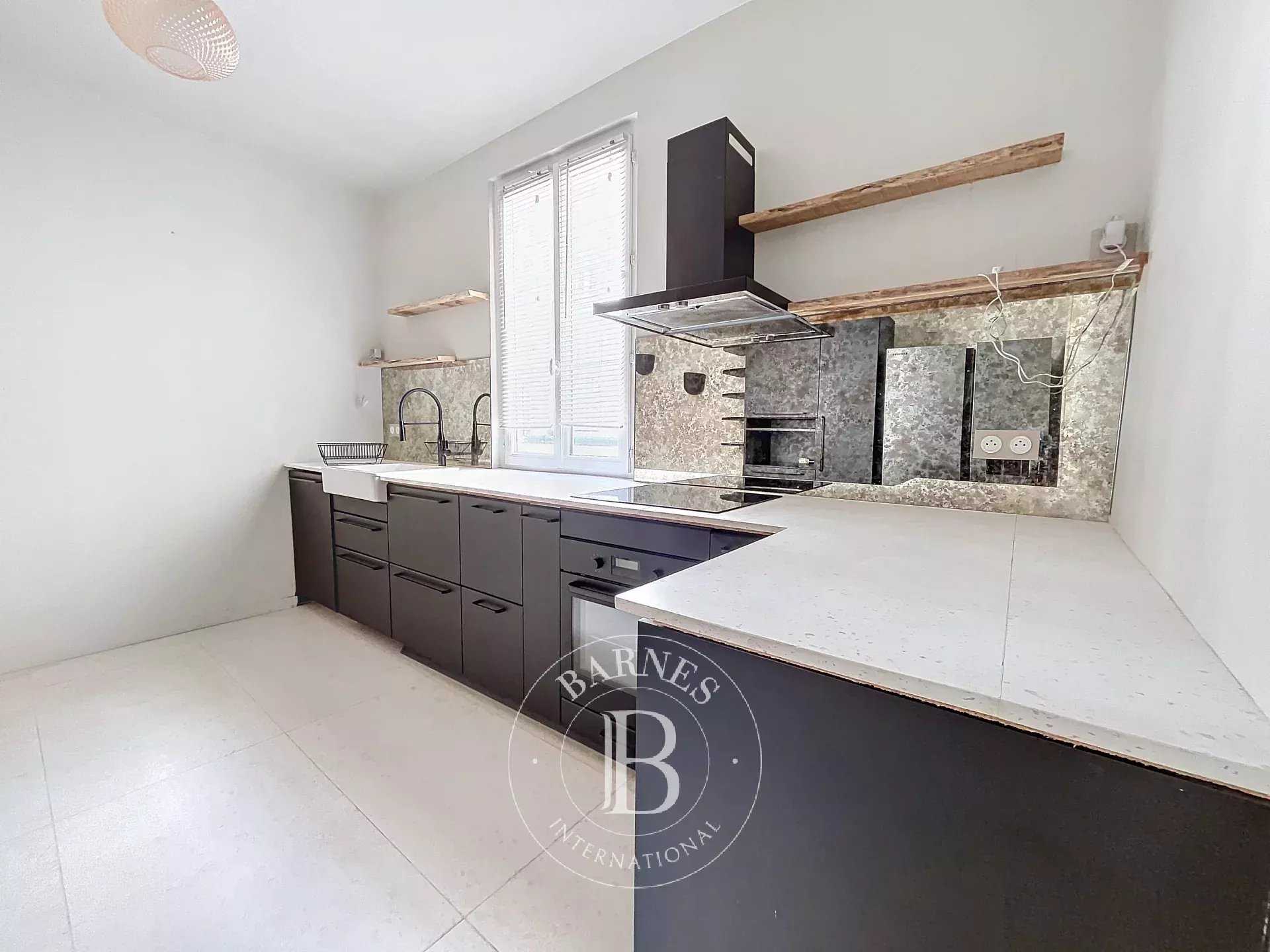 Apartment Paris 75010  -  ref 84905892 (picture 2)