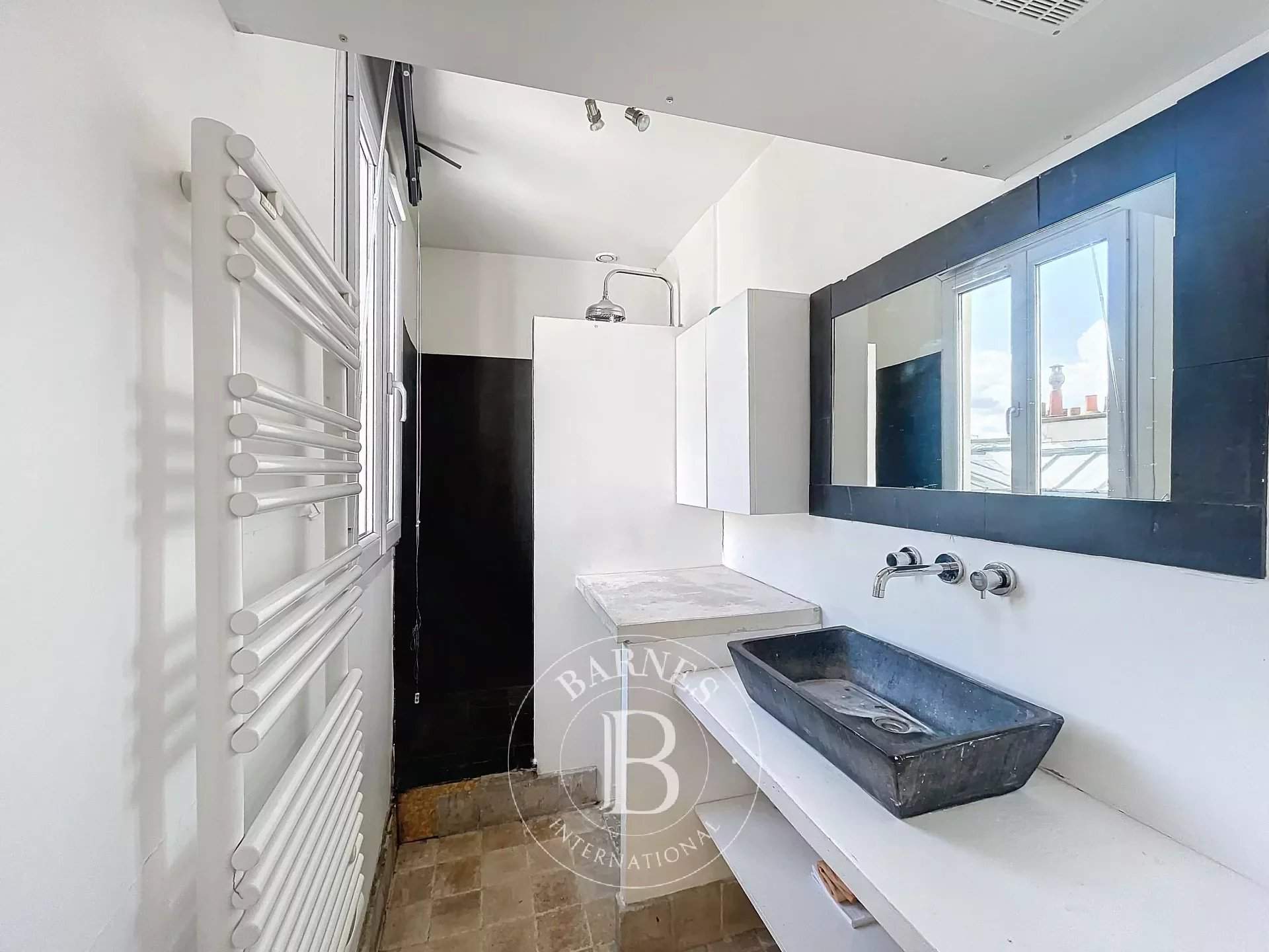 Apartment to rent 2 Bedrooms 915 sq ft Paris 18 € 2,700