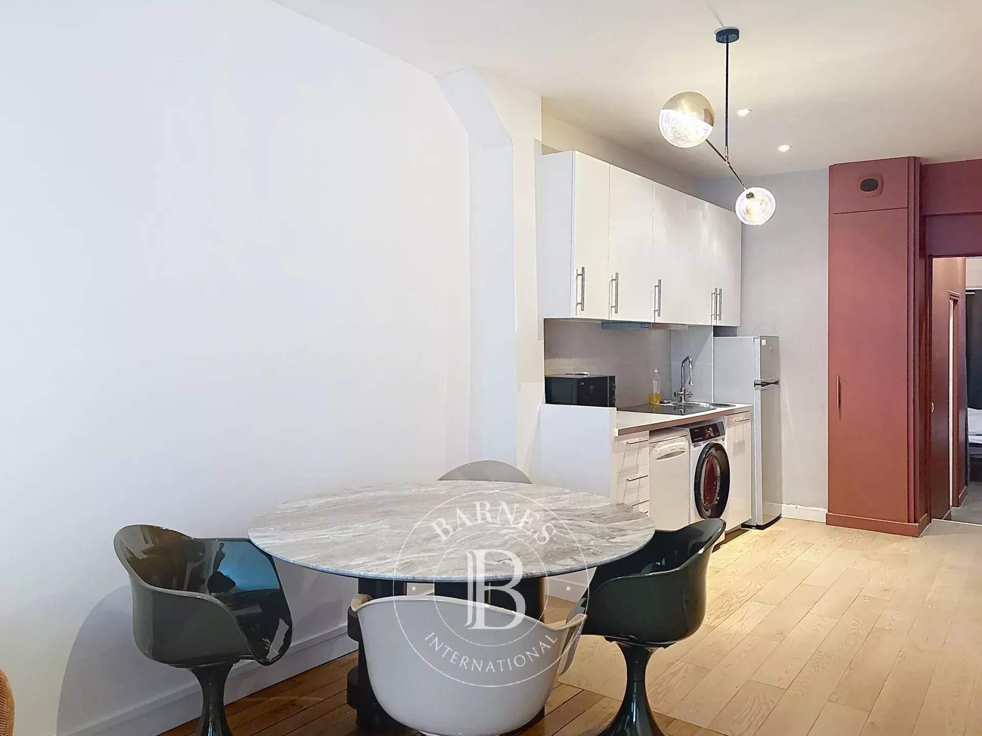 Paris  - Appartement 2 Pi&egrave;ces, 1 Chambre - picture 2