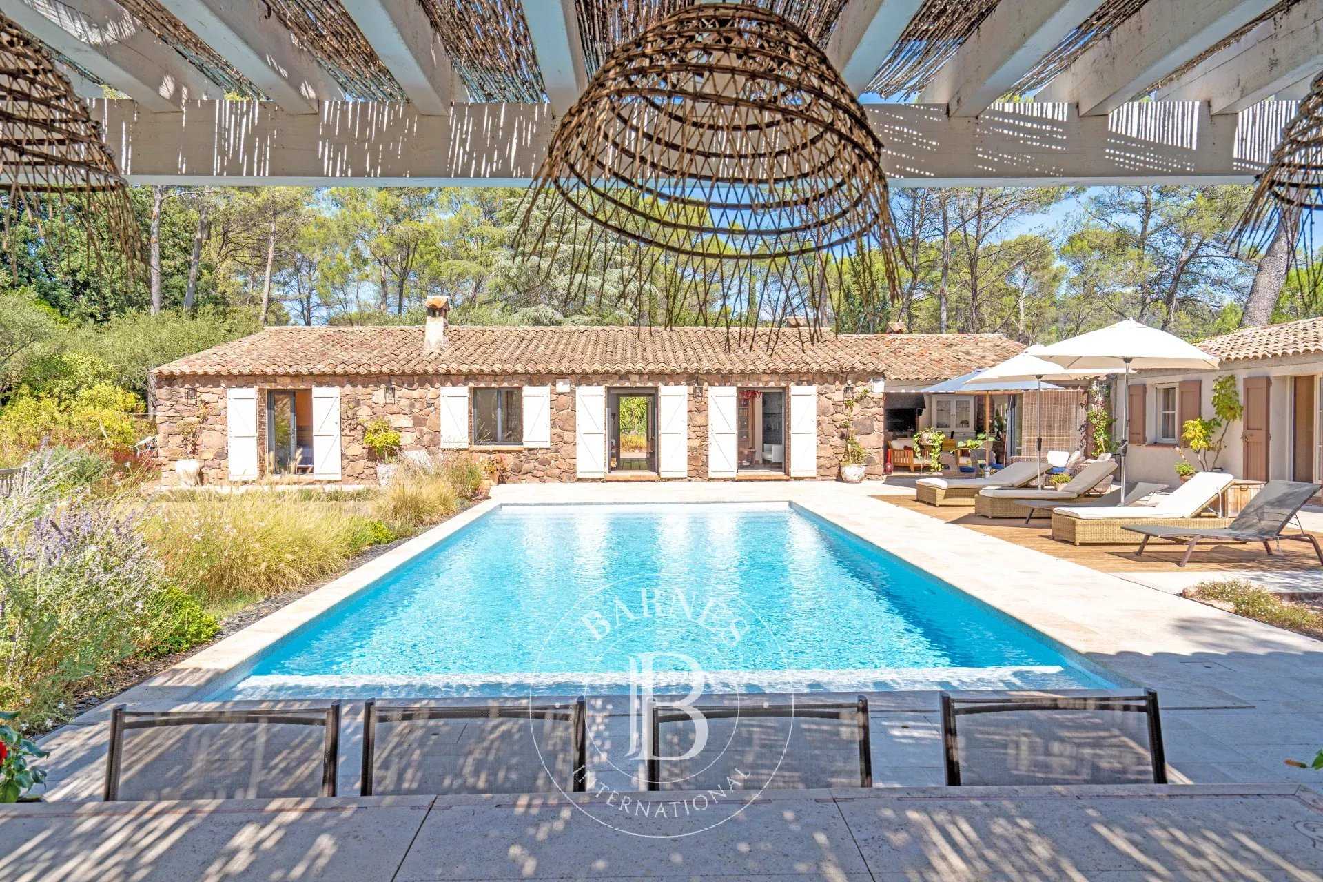 Puget-sur-Argens  - Villa 8 Pièces 5 Chambres