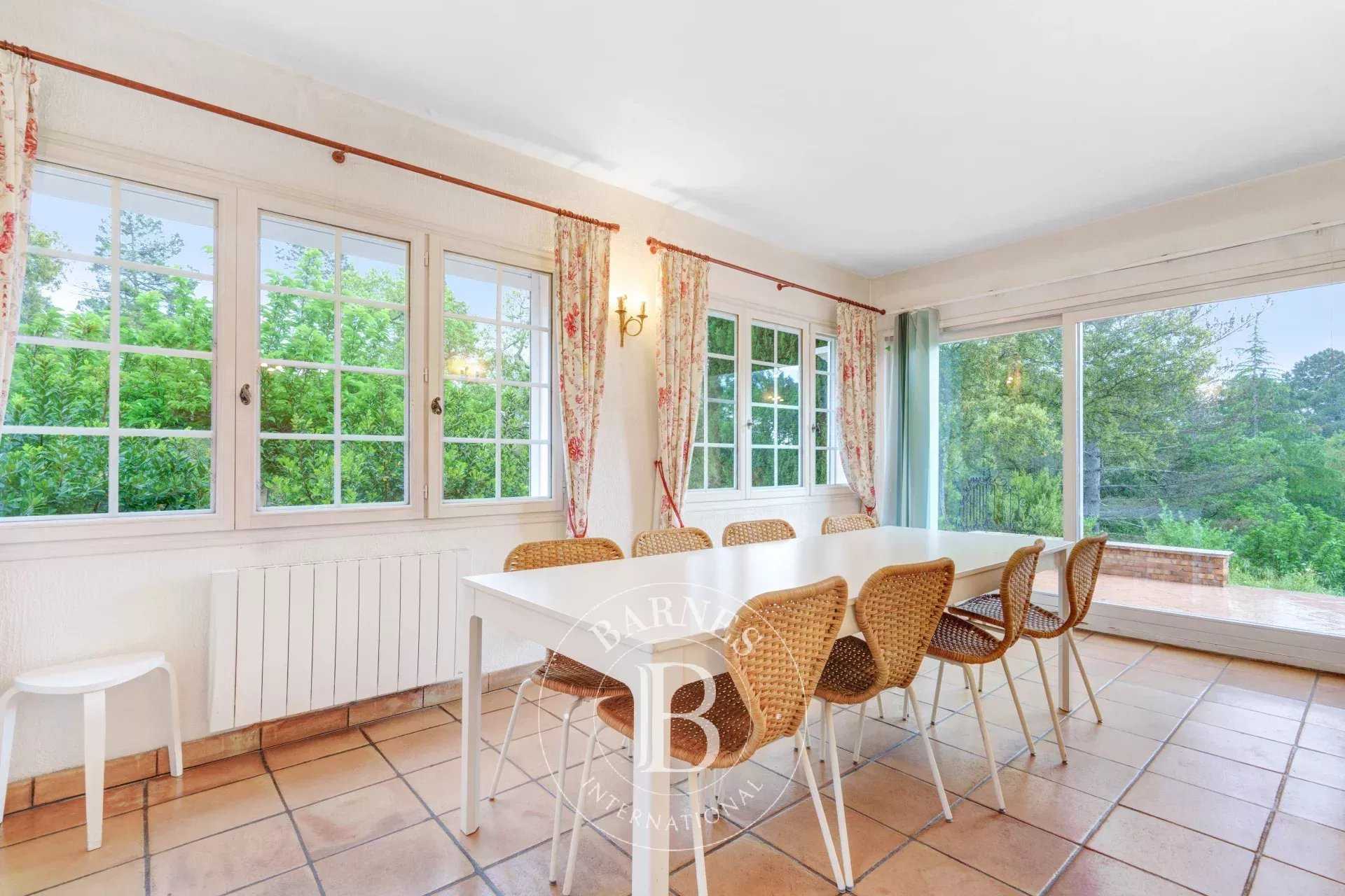 Le Muy  - Villa 5 Bedrooms