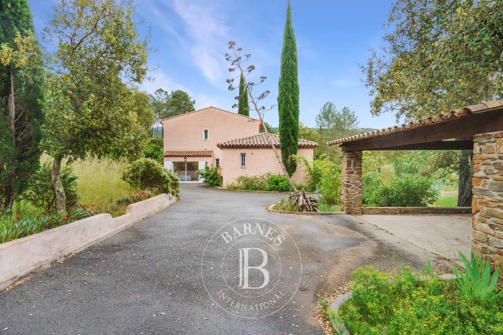 Le Muy  - Villa 5 Bedrooms