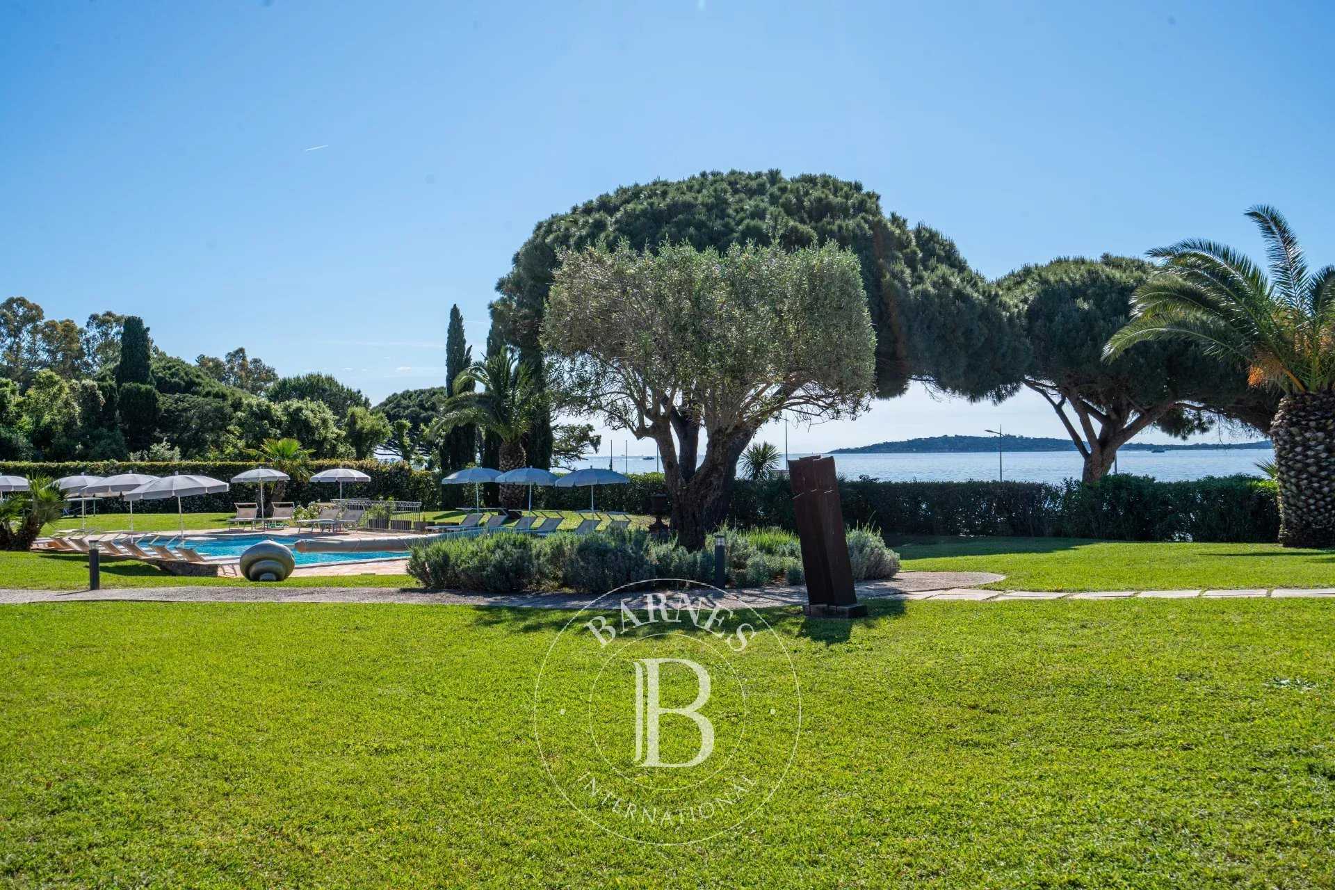 Grimaud  - Propriété 12 Pièces 12 Chambres
