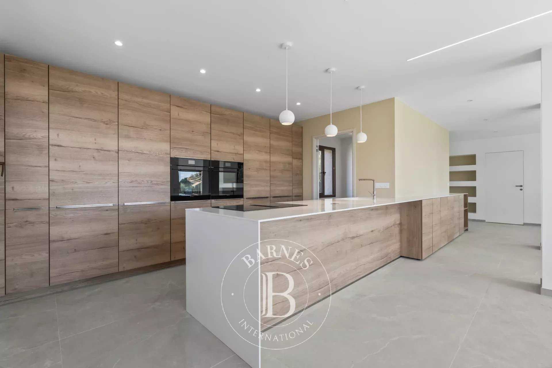 Roquebrune-sur-Argens  - Villa 7 Pi&egrave;ces 5 Chambres