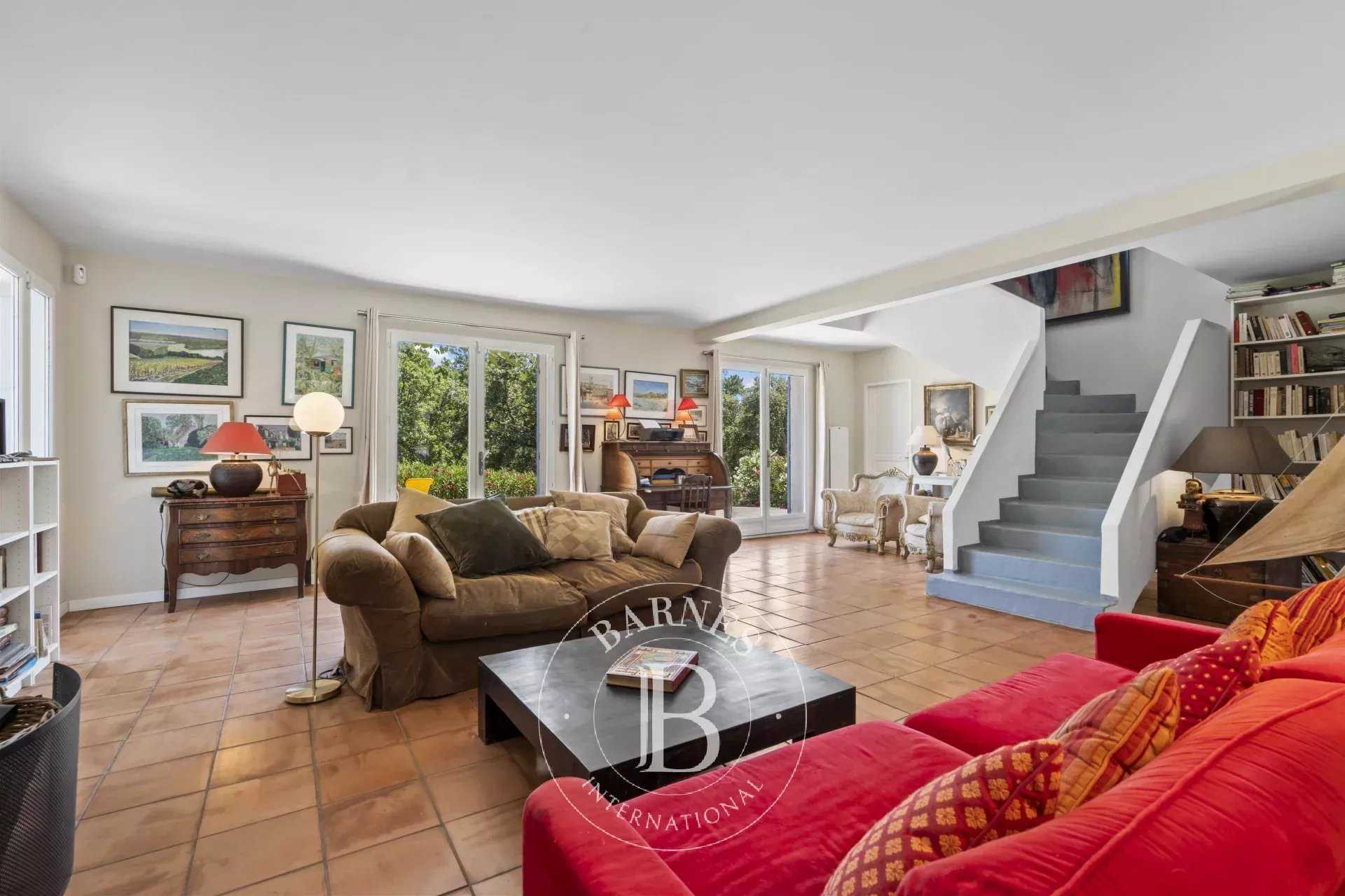 Le Muy  - Villa 7 Pi&egrave;ces 5 Chambres