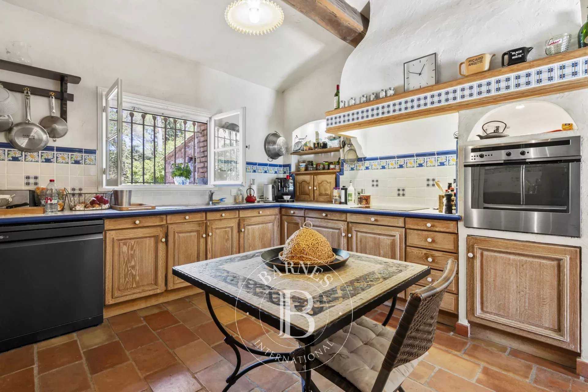 Puget-sur-Argens  - Villa 8 Pièces 5 Chambres