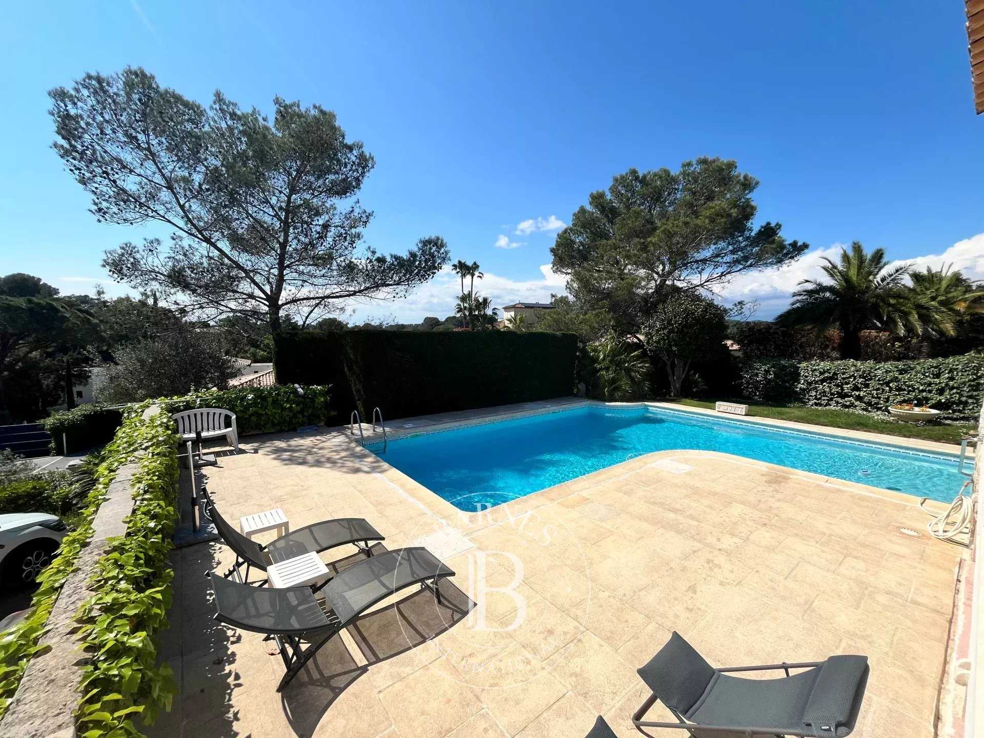 Fréjus  - Villa 8 Pièces 4 Chambres