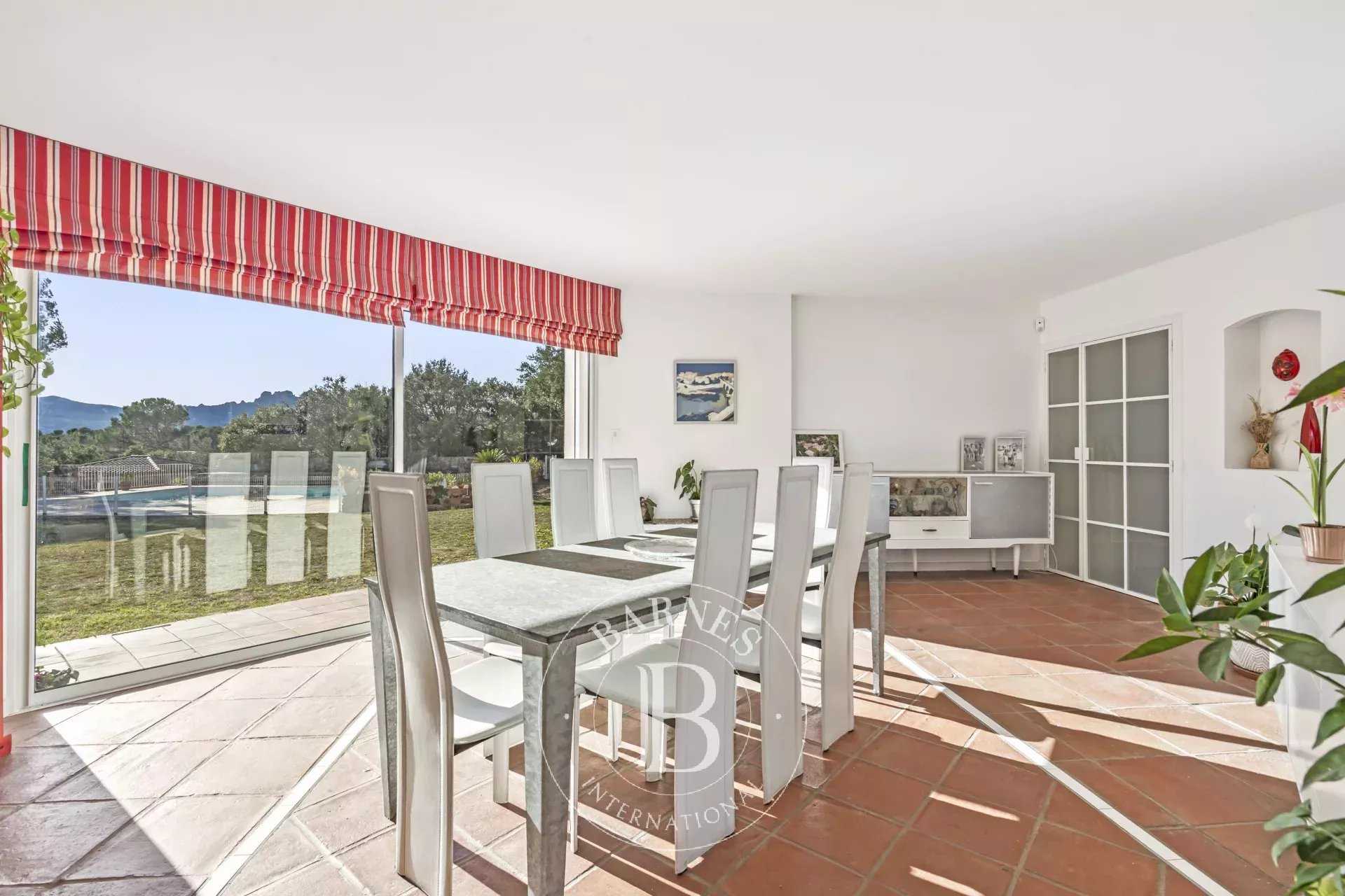 Roquebrune-sur-Argens  - Villa 8 Pi&egrave;ces 6 Chambres