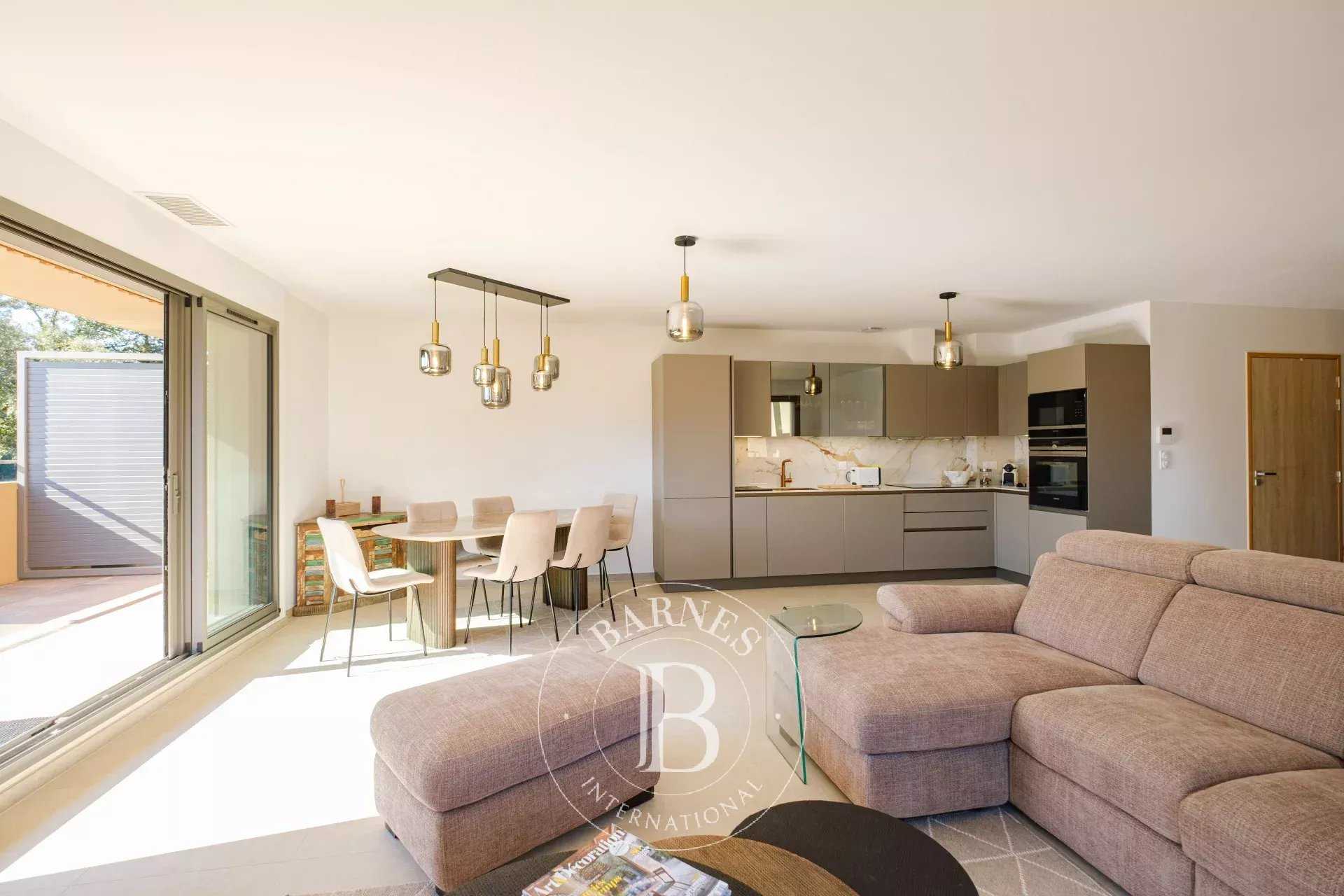 Grimaud  - Appartement 3 Pi&egrave;ces 2 Chambres