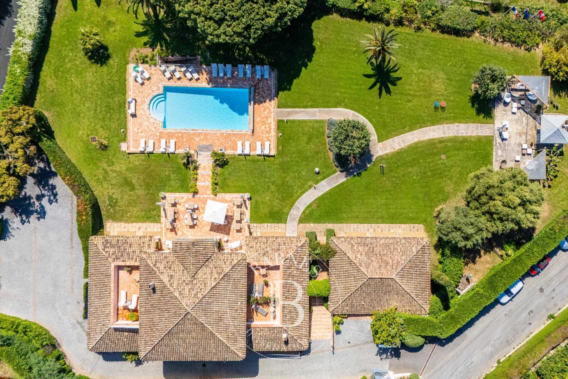 Grimaud  - Propriété 12 Pièces 12 Chambres